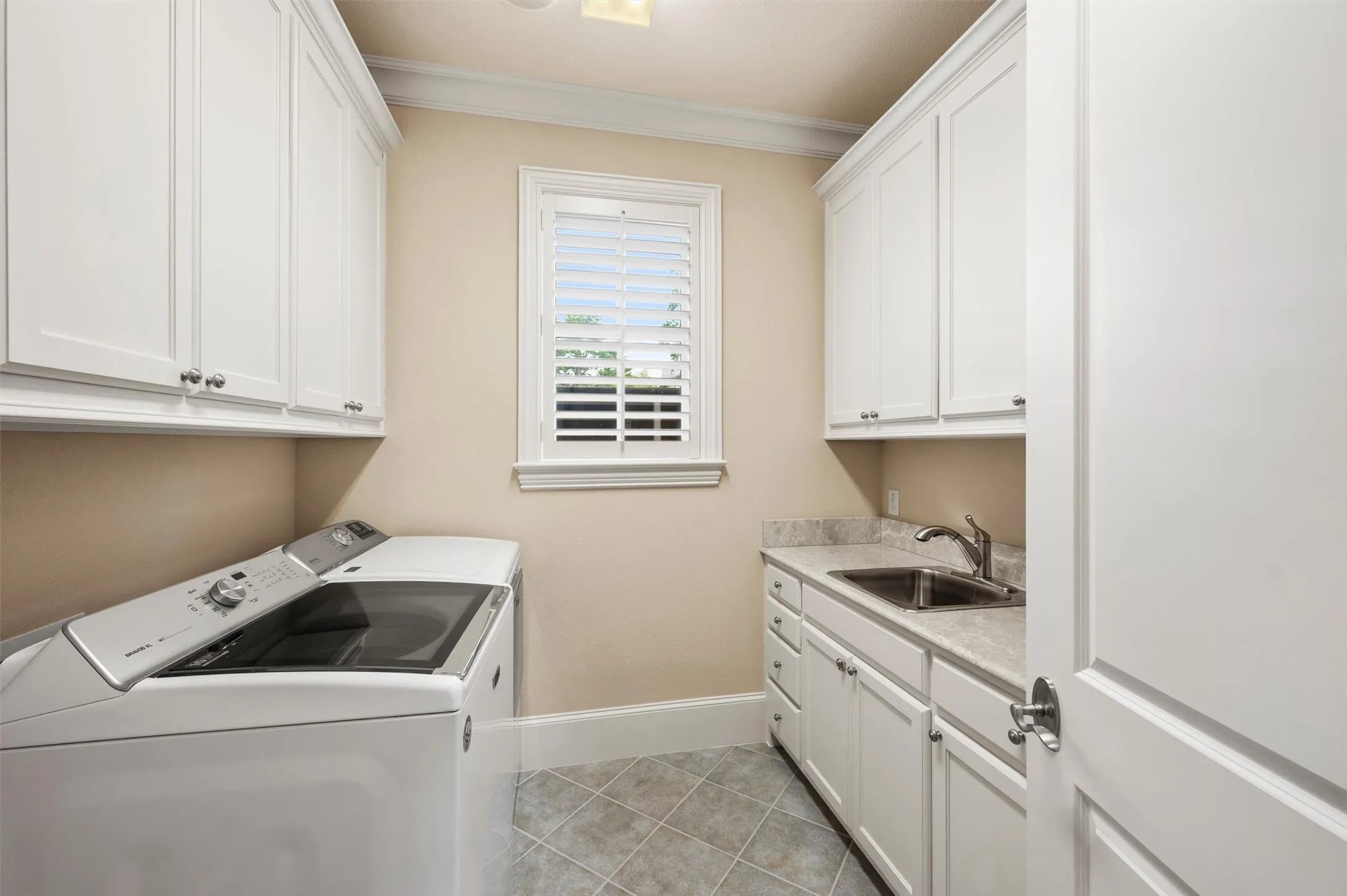 Single Family Residence For Sale in Dallas County , 2900 Westminster Avenue, University Park, Texas 75205, 4 Bedroom, 5 Bathroom, 2 Garage spaces, 4,011 Sqft, built in 2008, mls#21412781, Real Estate Agent in University Park, Homes For Sale in Dallas county, Homes For Sale in University Park, Realtor in University Park Texas, Real Estate Brokerage Independent Realty Texas, Luminita Cordes Realtor