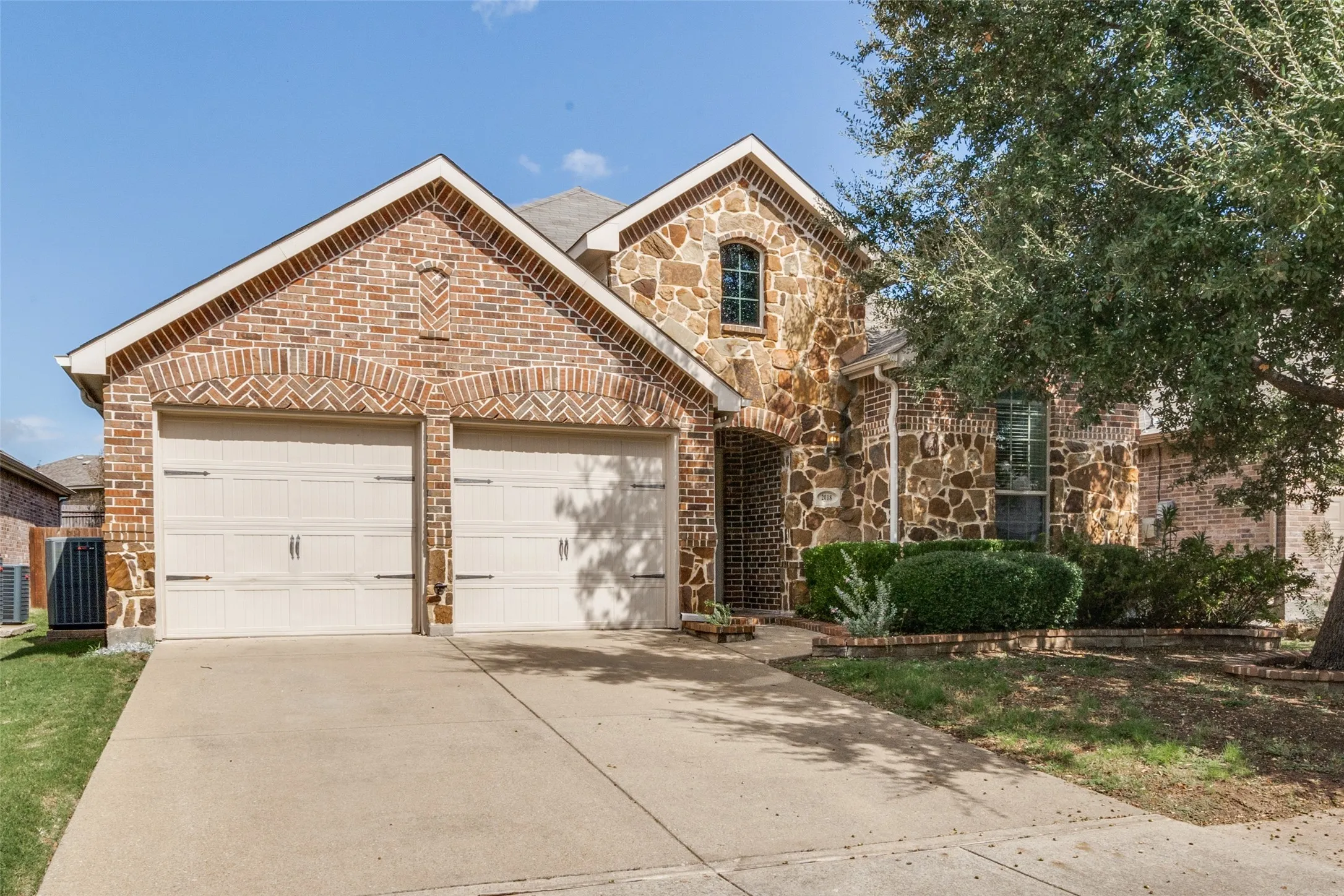 Single Family Residence For Sale in Kaufman County , 2018 Colorado Bend Drive, Forney, Texas 75126, 3 Bedroom, 2 Bathroom, 2 Garage spaces, 2,132 Sqft, built in 2009, mls#21413643, Real Estate Agent in Forney, Homes For Sale in Kaufman county, Homes For Sale in Forney, Realtor in Forney Texas, Real Estate Brokerage Independent Realty Texas, Luminita Cordes Realtor