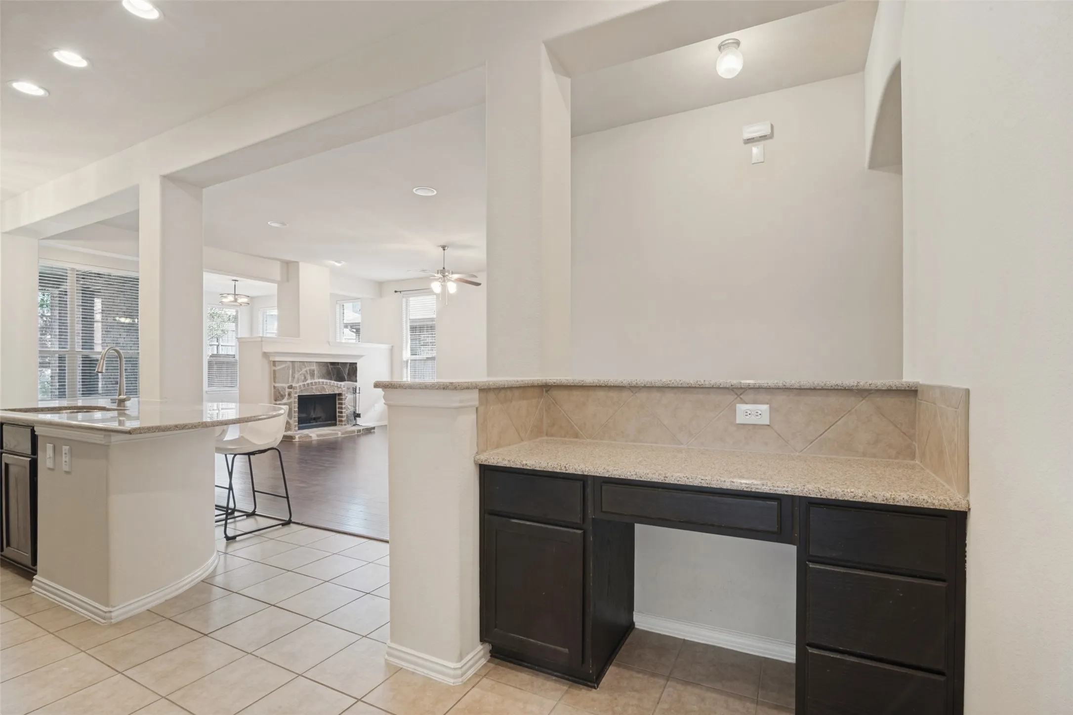 Single Family Residence For Sale in Kaufman County , 2018 Colorado Bend Drive, Forney, Texas 75126, 3 Bedroom, 2 Bathroom, 2 Garage spaces, 2,132 Sqft, built in 2009, mls#21413643, Real Estate Agent in Forney, Homes For Sale in Kaufman county, Homes For Sale in Forney, Realtor in Forney Texas, Real Estate Brokerage Independent Realty Texas, Luminita Cordes Realtor