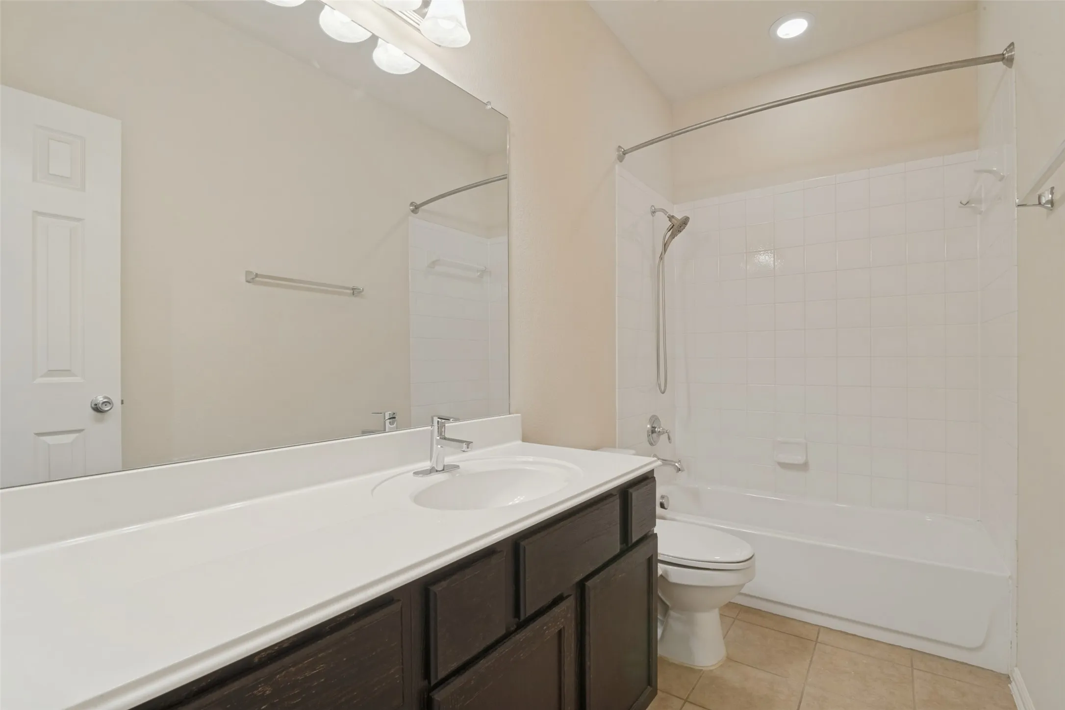 Single Family Residence For Sale in Kaufman County , 2018 Colorado Bend Drive, Forney, Texas 75126, 3 Bedroom, 2 Bathroom, 2 Garage spaces, 2,132 Sqft, built in 2009, mls#21413643, Real Estate Agent in Forney, Homes For Sale in Kaufman county, Homes For Sale in Forney, Realtor in Forney Texas, Real Estate Brokerage Independent Realty Texas, Luminita Cordes Realtor