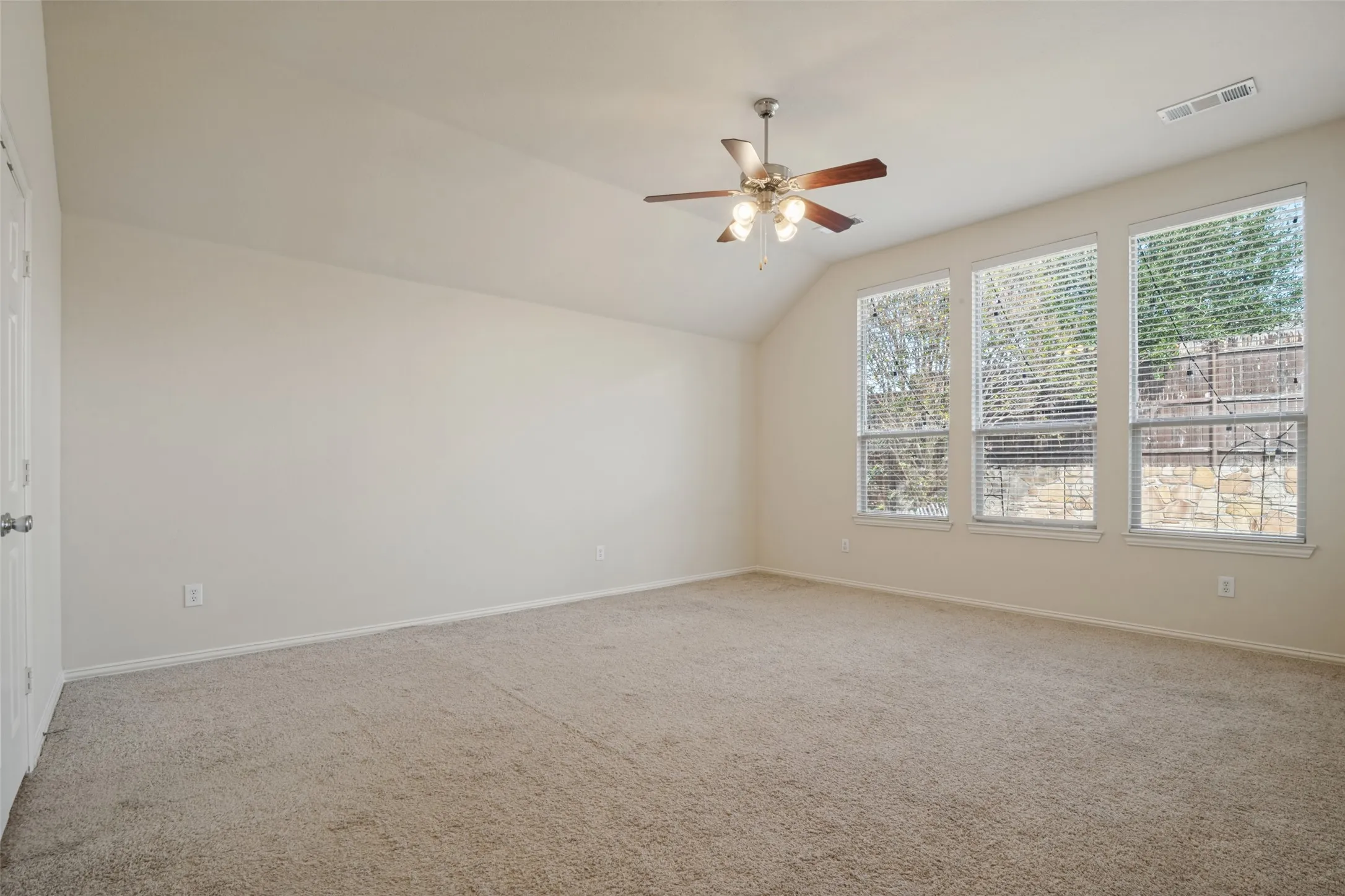 Single Family Residence For Sale in Kaufman County , 2018 Colorado Bend Drive, Forney, Texas 75126, 3 Bedroom, 2 Bathroom, 2 Garage spaces, 2,132 Sqft, built in 2009, mls#21413643, Real Estate Agent in Forney, Homes For Sale in Kaufman county, Homes For Sale in Forney, Realtor in Forney Texas, Real Estate Brokerage Independent Realty Texas, Luminita Cordes Realtor