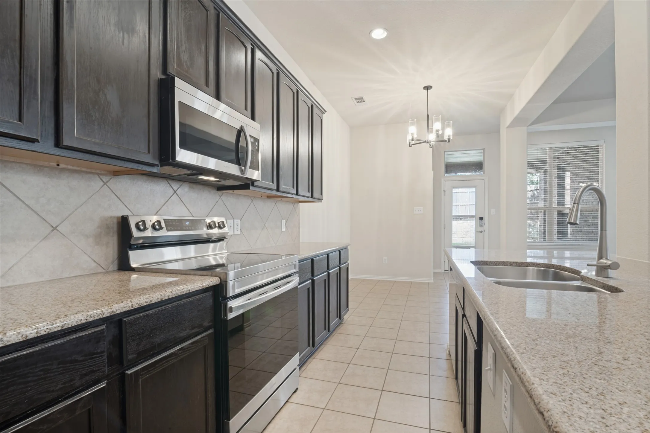 Single Family Residence For Sale in Kaufman County , 2018 Colorado Bend Drive, Forney, Texas 75126, 3 Bedroom, 2 Bathroom, 2 Garage spaces, 2,132 Sqft, built in 2009, mls#21413643, Real Estate Agent in Forney, Homes For Sale in Kaufman county, Homes For Sale in Forney, Realtor in Forney Texas, Real Estate Brokerage Independent Realty Texas, Luminita Cordes Realtor