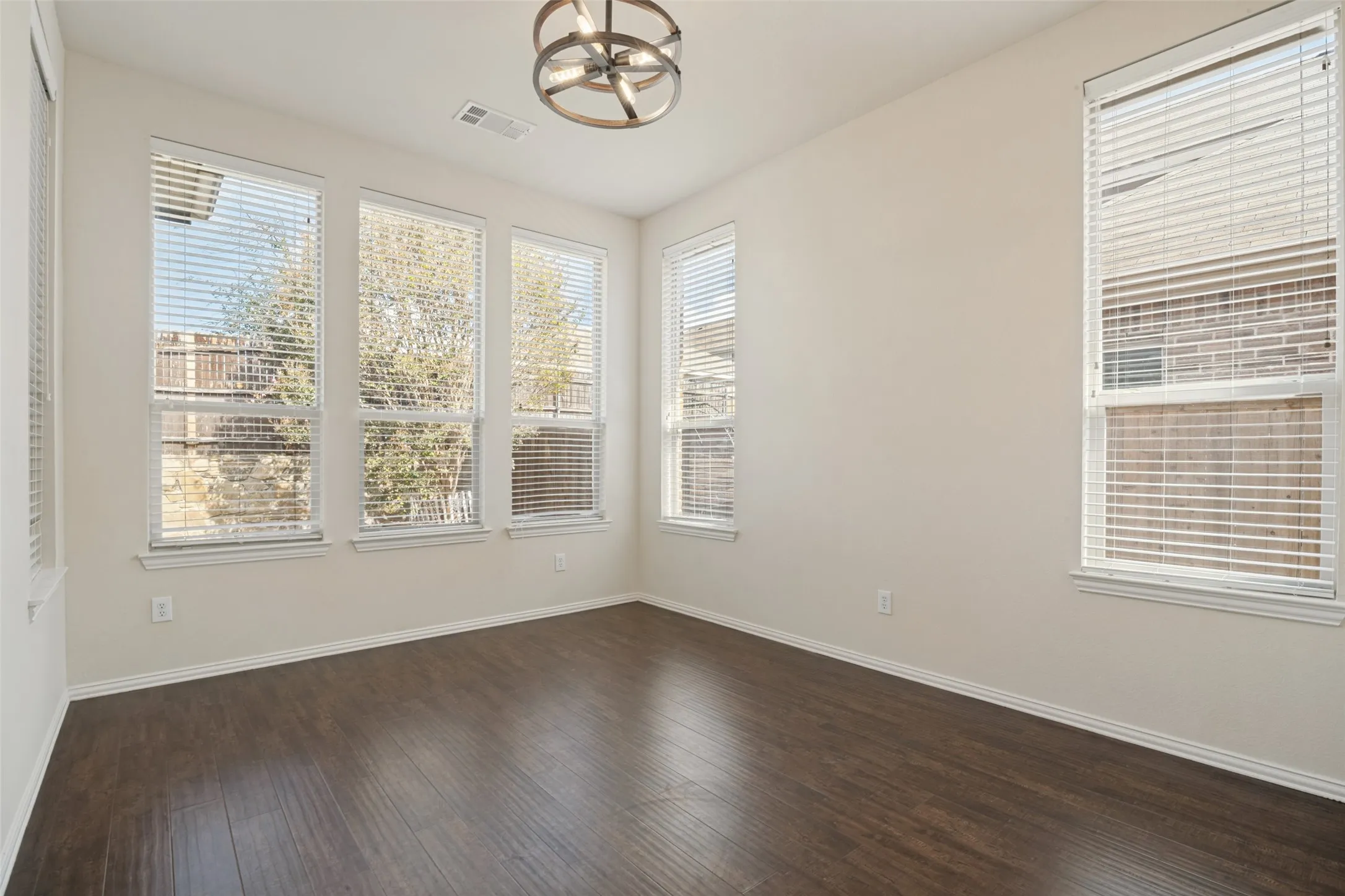 Single Family Residence For Sale in Kaufman County , 2018 Colorado Bend Drive, Forney, Texas 75126, 3 Bedroom, 2 Bathroom, 2 Garage spaces, 2,132 Sqft, built in 2009, mls#21413643, Real Estate Agent in Forney, Homes For Sale in Kaufman county, Homes For Sale in Forney, Realtor in Forney Texas, Real Estate Brokerage Independent Realty Texas, Luminita Cordes Realtor