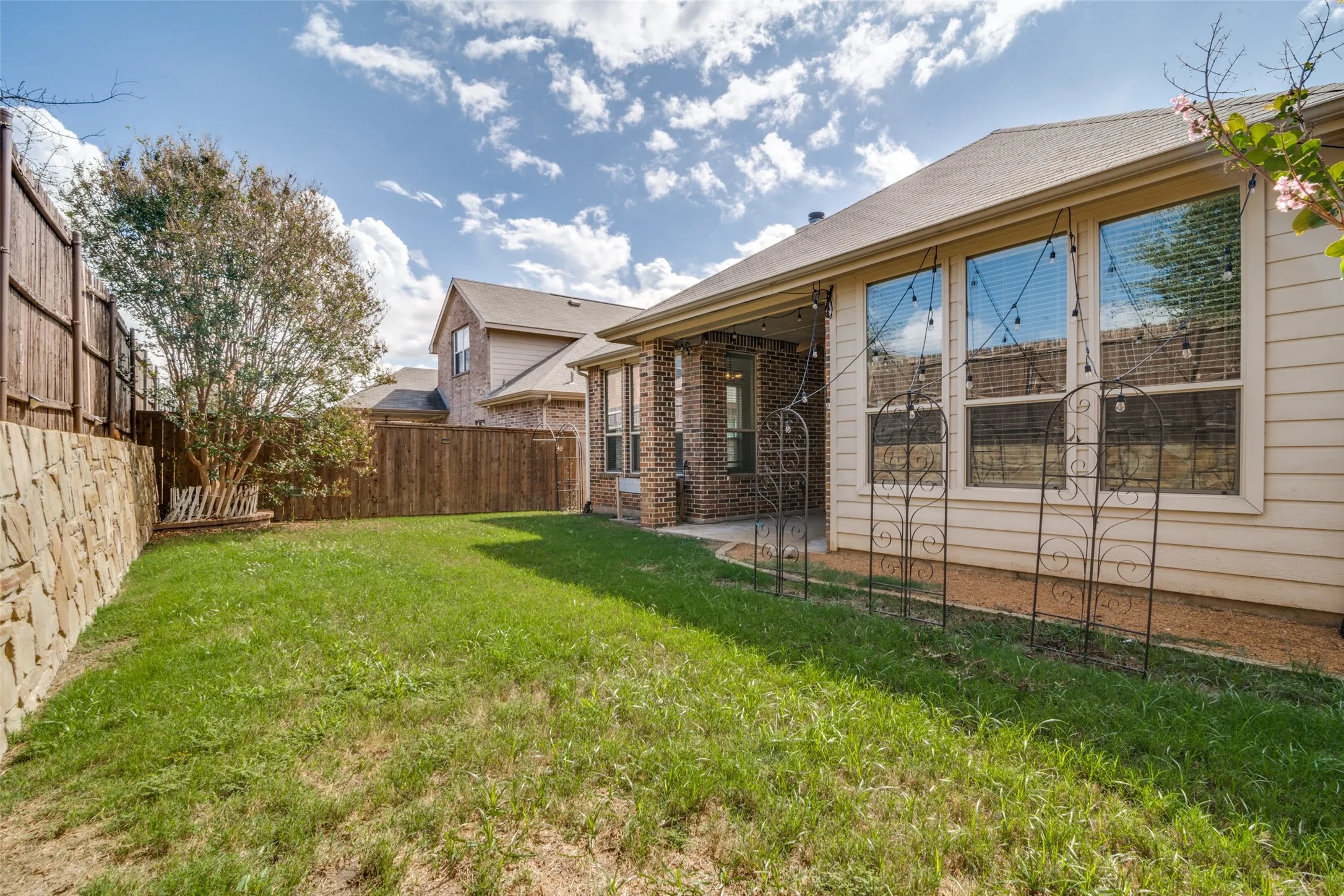 Single Family Residence For Sale in Kaufman County , 2018 Colorado Bend Drive, Forney, Texas 75126, 3 Bedroom, 2 Bathroom, 2 Garage spaces, 2,132 Sqft, built in 2009, mls#21413643, Real Estate Agent in Forney, Homes For Sale in Kaufman county, Homes For Sale in Forney, Realtor in Forney Texas, Real Estate Brokerage Independent Realty Texas, Luminita Cordes Realtor