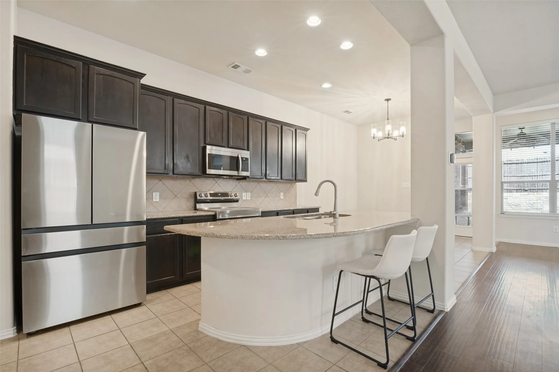 Single Family Residence For Sale in Kaufman County , 2018 Colorado Bend Drive, Forney, Texas 75126, 3 Bedroom, 2 Bathroom, 2 Garage spaces, 2,132 Sqft, built in 2009, mls#21413643, Real Estate Agent in Forney, Homes For Sale in Kaufman county, Homes For Sale in Forney, Realtor in Forney Texas, Real Estate Brokerage Independent Realty Texas, Luminita Cordes Realtor