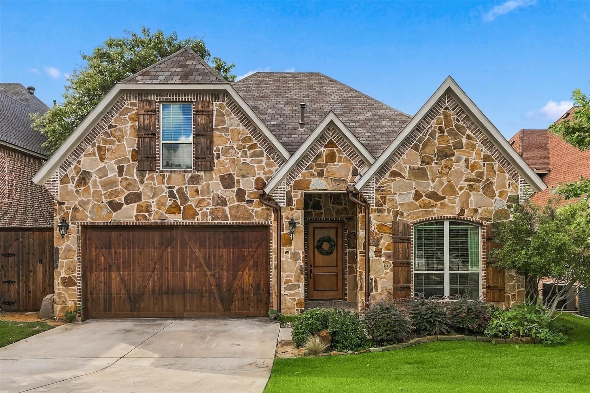Single Family Residence For Sale in Denton County , 304 Thistle Ridge, Denton, Texas 76210, 3 Bedroom, 4 Bathroom, 2 Garage spaces, 3,188 Sqft, built in 2015, mls#21413205, Real Estate Agent in Denton, Homes For Sale in Denton county, Homes For Sale in Denton, Realtor in Denton Texas, Real Estate Brokerage Independent Realty Texas, Luminita Cordes Realtor