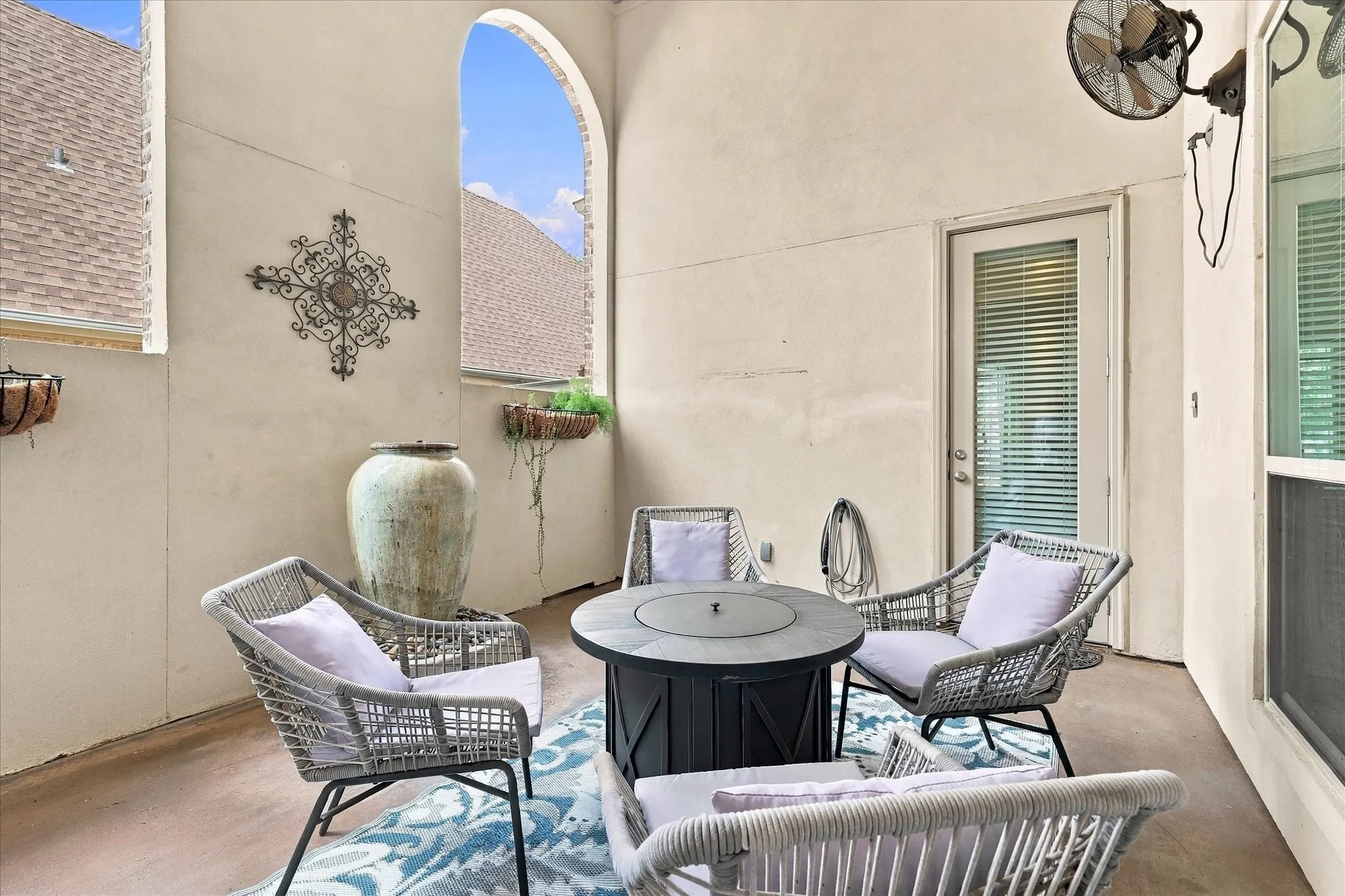 Single Family Residence For Sale in Denton County , 304 Thistle Ridge, Denton, Texas 76210, 3 Bedroom, 4 Bathroom, 2 Garage spaces, 3,188 Sqft, built in 2015, mls#21413205, Real Estate Agent in Denton, Homes For Sale in Denton county, Homes For Sale in Denton, Realtor in Denton Texas, Real Estate Brokerage Independent Realty Texas, Luminita Cordes Realtor