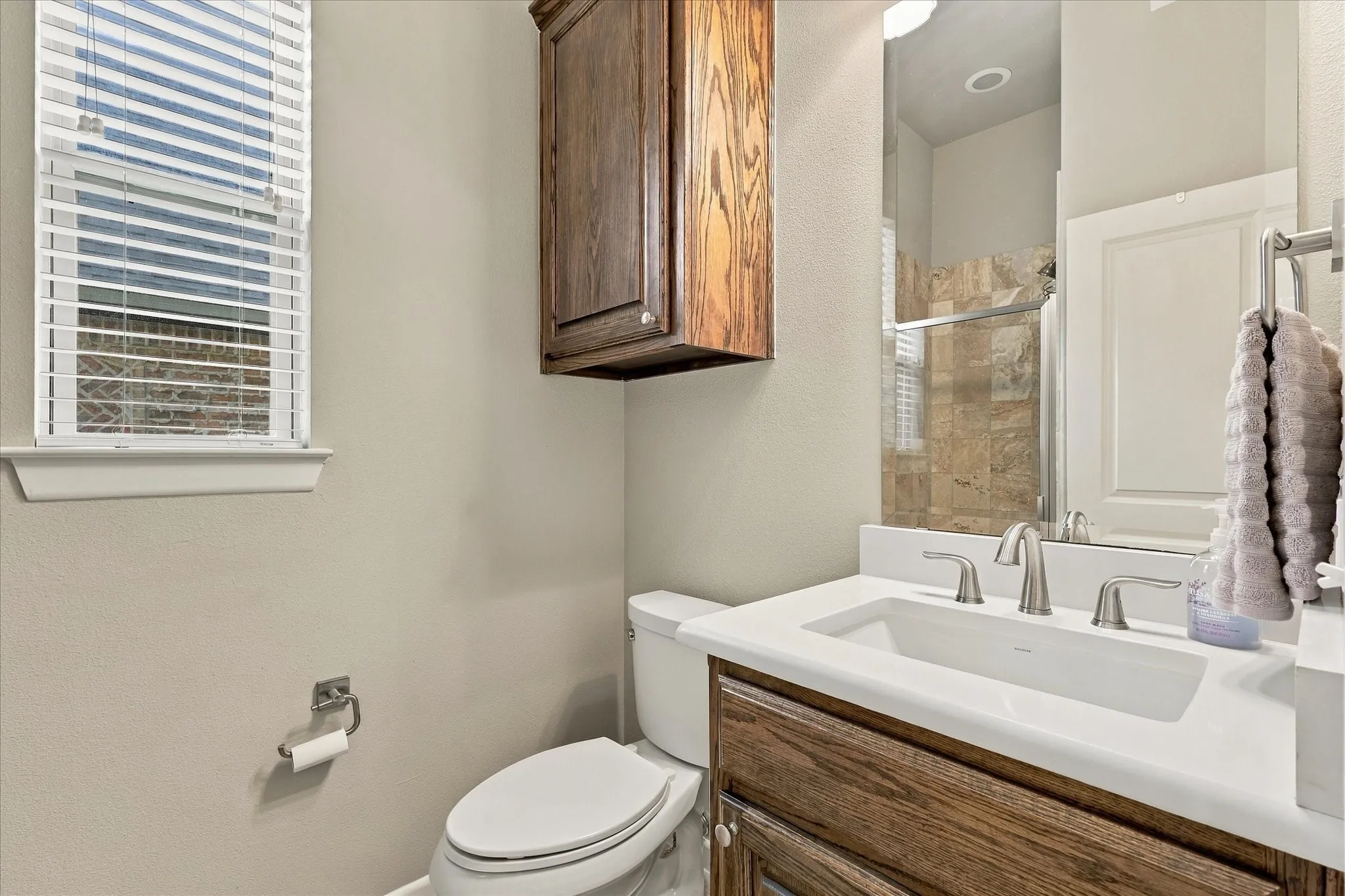 Single Family Residence For Sale in Denton County , 304 Thistle Ridge, Denton, Texas 76210, 3 Bedroom, 4 Bathroom, 2 Garage spaces, 3,188 Sqft, built in 2015, mls#21413205, Real Estate Agent in Denton, Homes For Sale in Denton county, Homes For Sale in Denton, Realtor in Denton Texas, Real Estate Brokerage Independent Realty Texas, Luminita Cordes Realtor