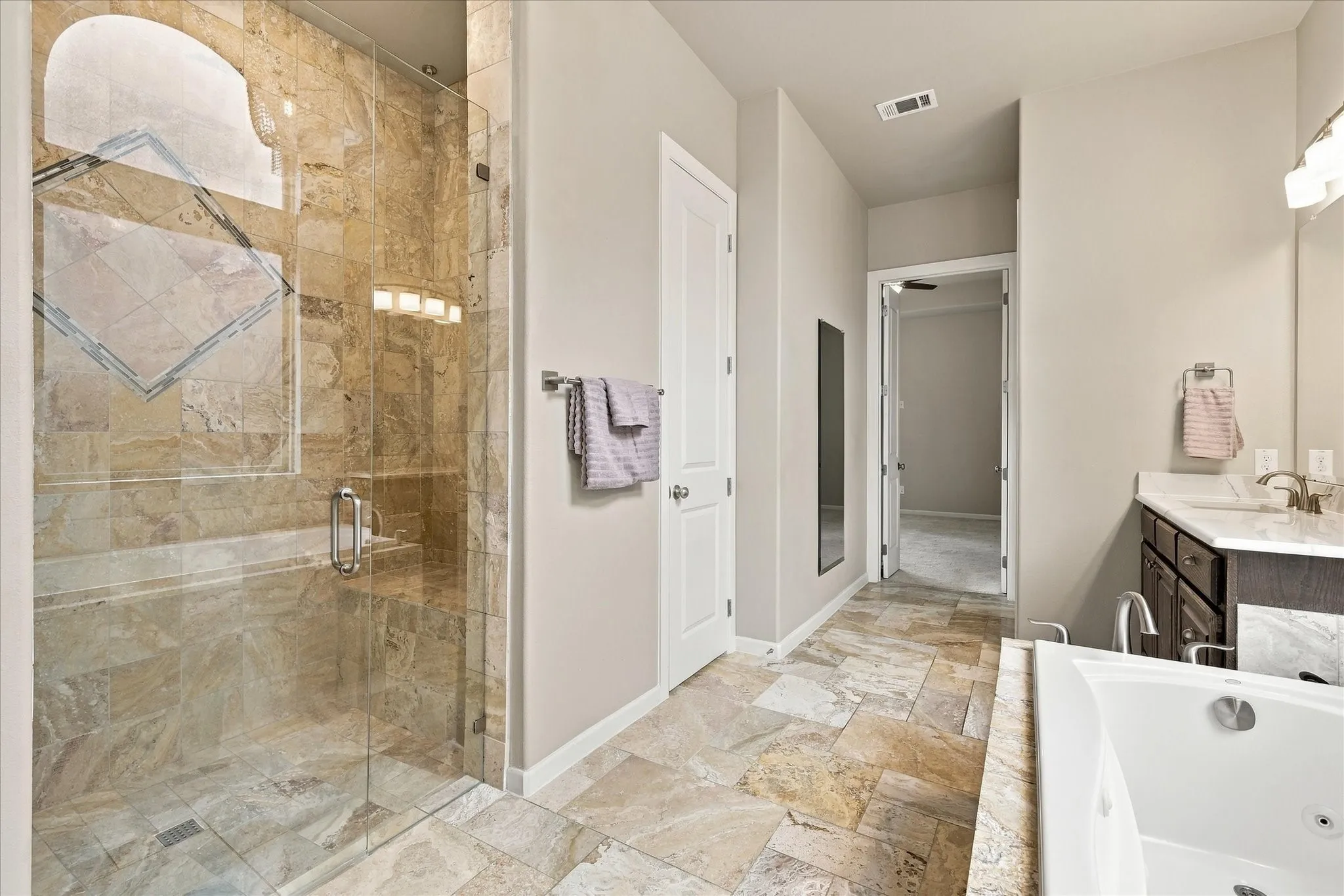 Single Family Residence For Sale in Denton County , 304 Thistle Ridge, Denton, Texas 76210, 3 Bedroom, 4 Bathroom, 2 Garage spaces, 3,188 Sqft, built in 2015, mls#21413205, Real Estate Agent in Denton, Homes For Sale in Denton county, Homes For Sale in Denton, Realtor in Denton Texas, Real Estate Brokerage Independent Realty Texas, Luminita Cordes Realtor