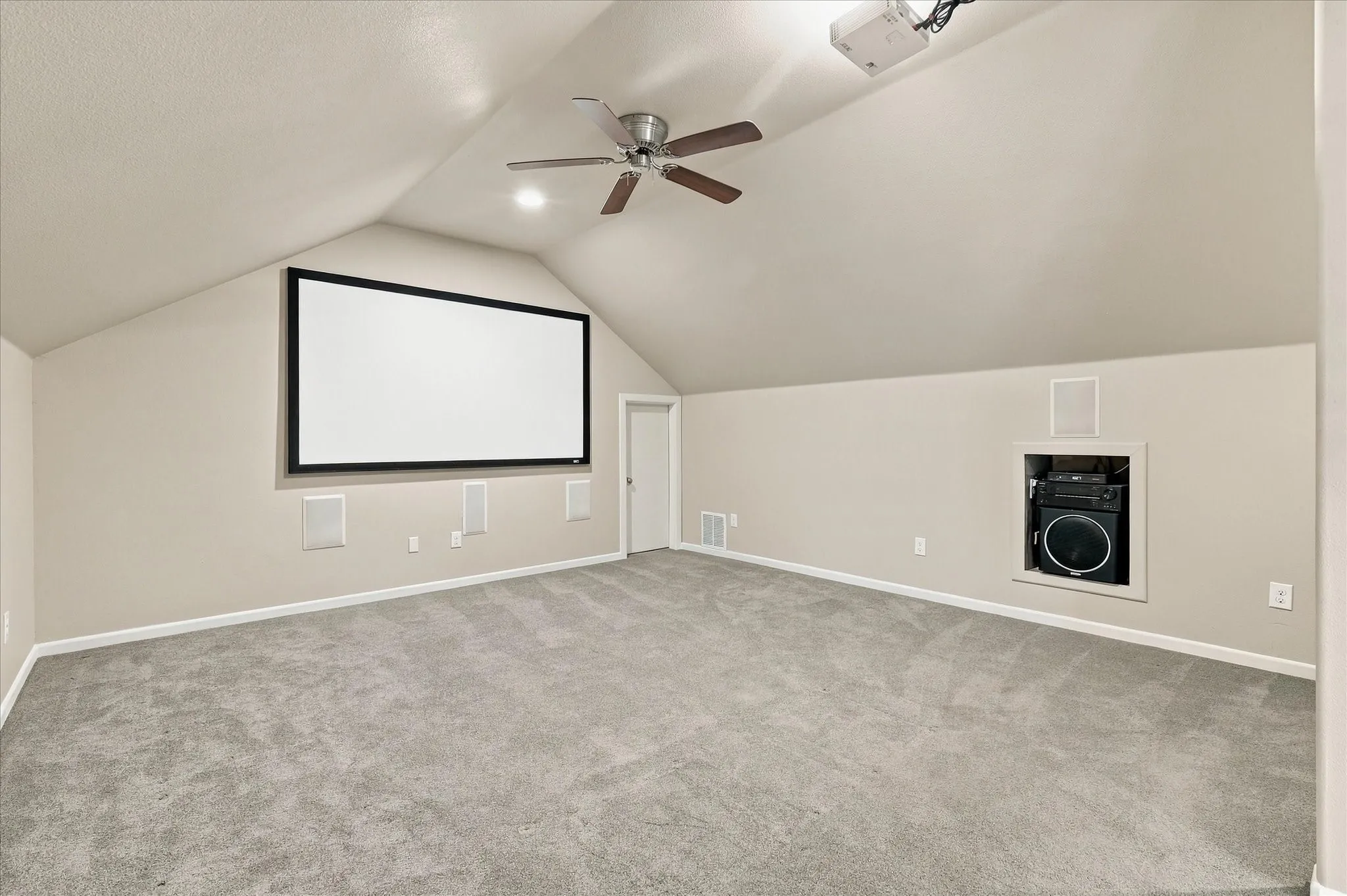 Single Family Residence For Sale in Denton County , 304 Thistle Ridge, Denton, Texas 76210, 3 Bedroom, 4 Bathroom, 2 Garage spaces, 3,188 Sqft, built in 2015, mls#21413205, Real Estate Agent in Denton, Homes For Sale in Denton county, Homes For Sale in Denton, Realtor in Denton Texas, Real Estate Brokerage Independent Realty Texas, Luminita Cordes Realtor
