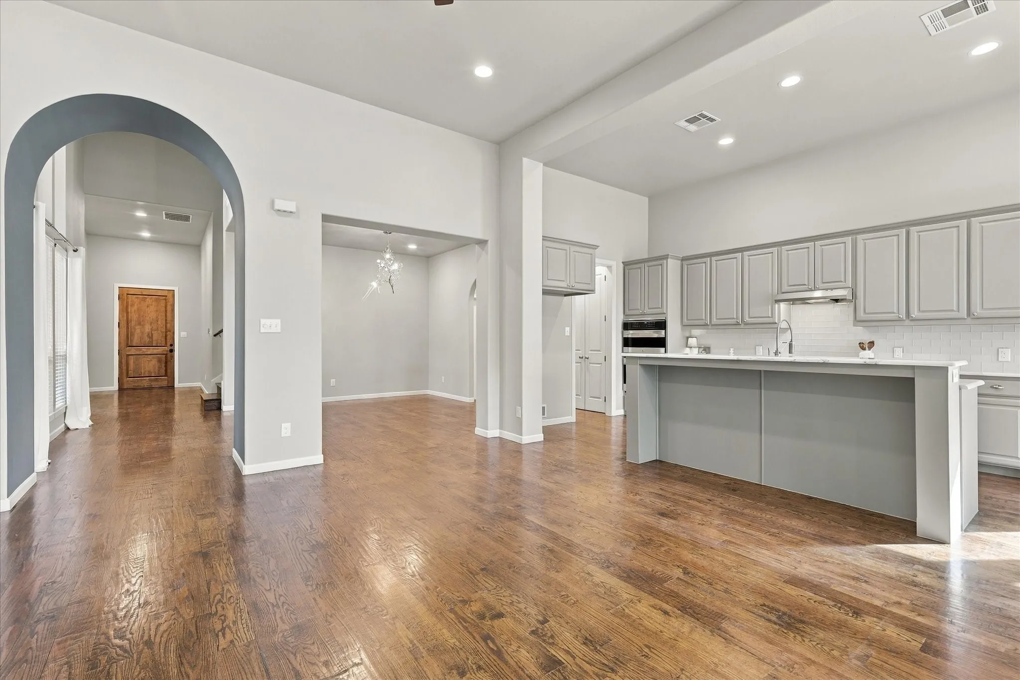 Single Family Residence For Sale in Denton County , 304 Thistle Ridge, Denton, Texas 76210, 3 Bedroom, 4 Bathroom, 2 Garage spaces, 3,188 Sqft, built in 2015, mls#21413205, Real Estate Agent in Denton, Homes For Sale in Denton county, Homes For Sale in Denton, Realtor in Denton Texas, Real Estate Brokerage Independent Realty Texas, Luminita Cordes Realtor