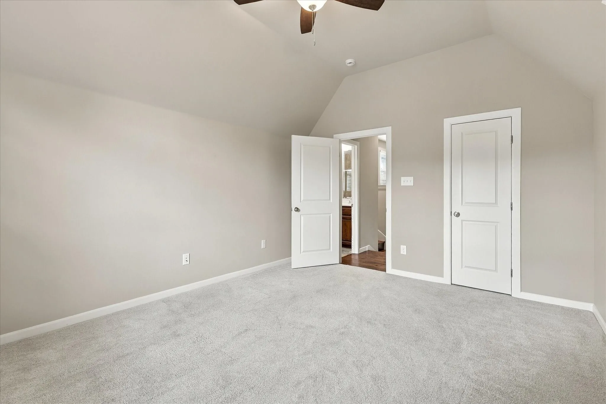 Single Family Residence For Sale in Denton County , 304 Thistle Ridge, Denton, Texas 76210, 3 Bedroom, 4 Bathroom, 2 Garage spaces, 3,188 Sqft, built in 2015, mls#21413205, Real Estate Agent in Denton, Homes For Sale in Denton county, Homes For Sale in Denton, Realtor in Denton Texas, Real Estate Brokerage Independent Realty Texas, Luminita Cordes Realtor