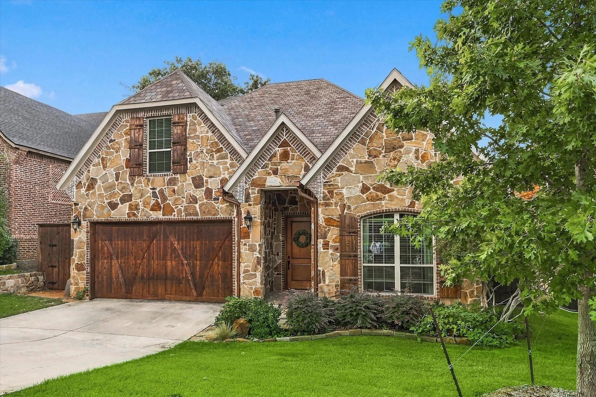 Single Family Residence For Sale in Denton County , 304 Thistle Ridge, Denton, Texas 76210, 3 Bedroom, 4 Bathroom, 2 Garage spaces, 3,188 Sqft, built in 2015, mls#21413205, Real Estate Agent in Denton, Homes For Sale in Denton county, Homes For Sale in Denton, Realtor in Denton Texas, Real Estate Brokerage Independent Realty Texas, Luminita Cordes Realtor