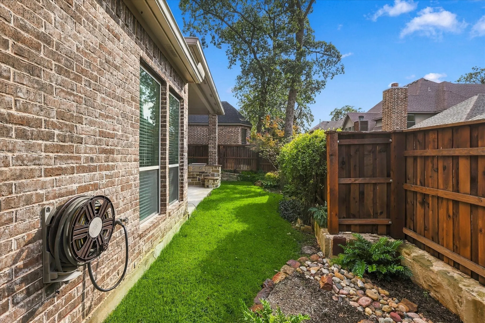 Single Family Residence For Sale in Denton County , 304 Thistle Ridge, Denton, Texas 76210, 3 Bedroom, 4 Bathroom, 2 Garage spaces, 3,188 Sqft, built in 2015, mls#21413205, Real Estate Agent in Denton, Homes For Sale in Denton county, Homes For Sale in Denton, Realtor in Denton Texas, Real Estate Brokerage Independent Realty Texas, Luminita Cordes Realtor
