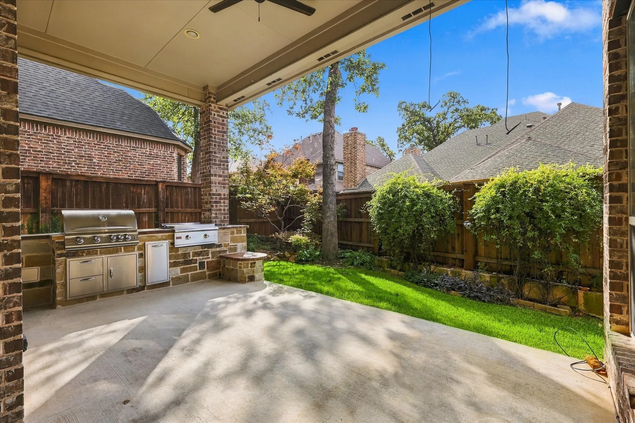 Single Family Residence For Sale in Denton County , 304 Thistle Ridge, Denton, Texas 76210, 3 Bedroom, 4 Bathroom, 2 Garage spaces, 3,188 Sqft, built in 2015, mls#21413205, Real Estate Agent in Denton, Homes For Sale in Denton county, Homes For Sale in Denton, Realtor in Denton Texas, Real Estate Brokerage Independent Realty Texas, Luminita Cordes Realtor