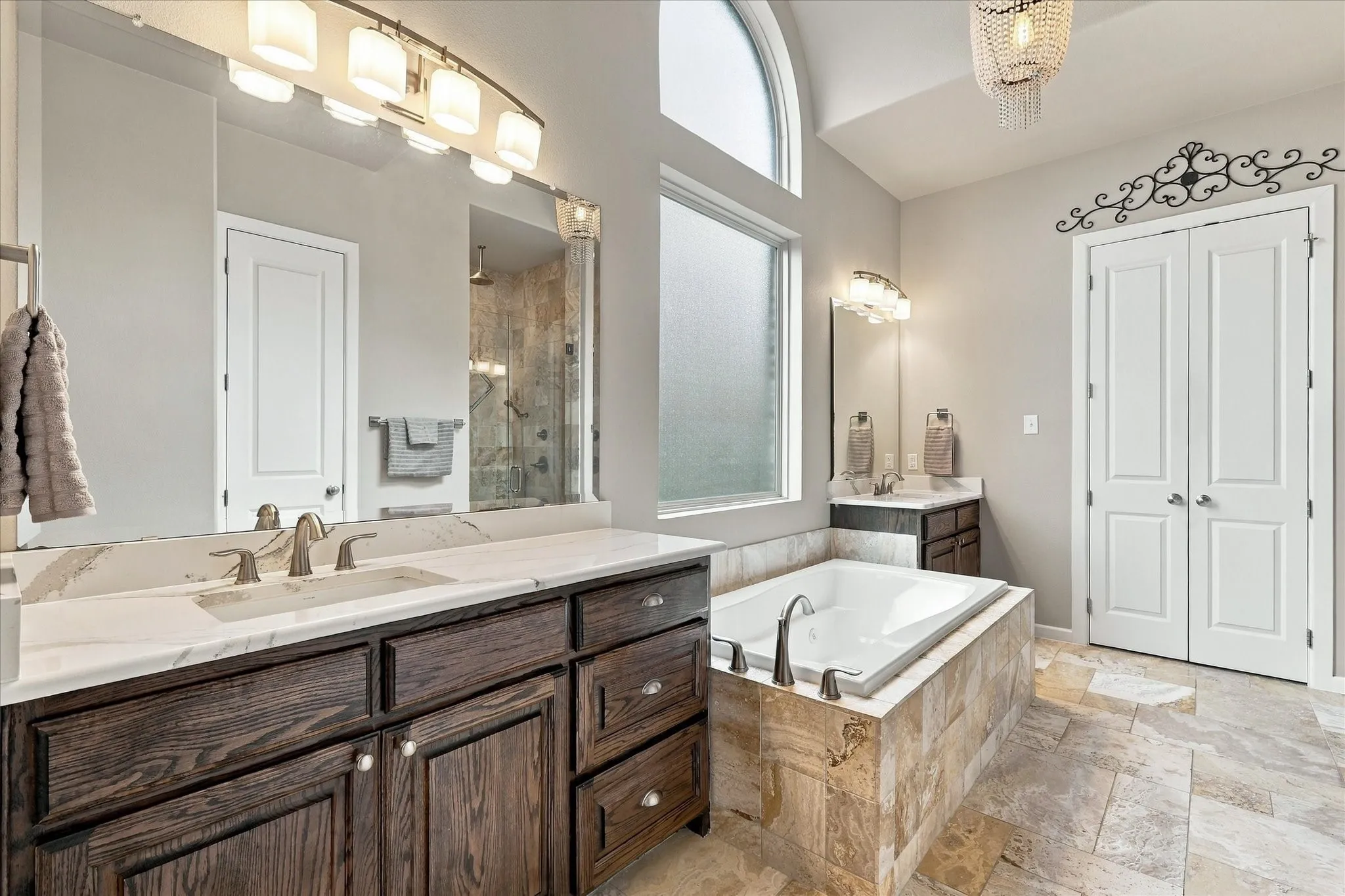 Single Family Residence For Sale in Denton County , 304 Thistle Ridge, Denton, Texas 76210, 3 Bedroom, 4 Bathroom, 2 Garage spaces, 3,188 Sqft, built in 2015, mls#21413205, Real Estate Agent in Denton, Homes For Sale in Denton county, Homes For Sale in Denton, Realtor in Denton Texas, Real Estate Brokerage Independent Realty Texas, Luminita Cordes Realtor