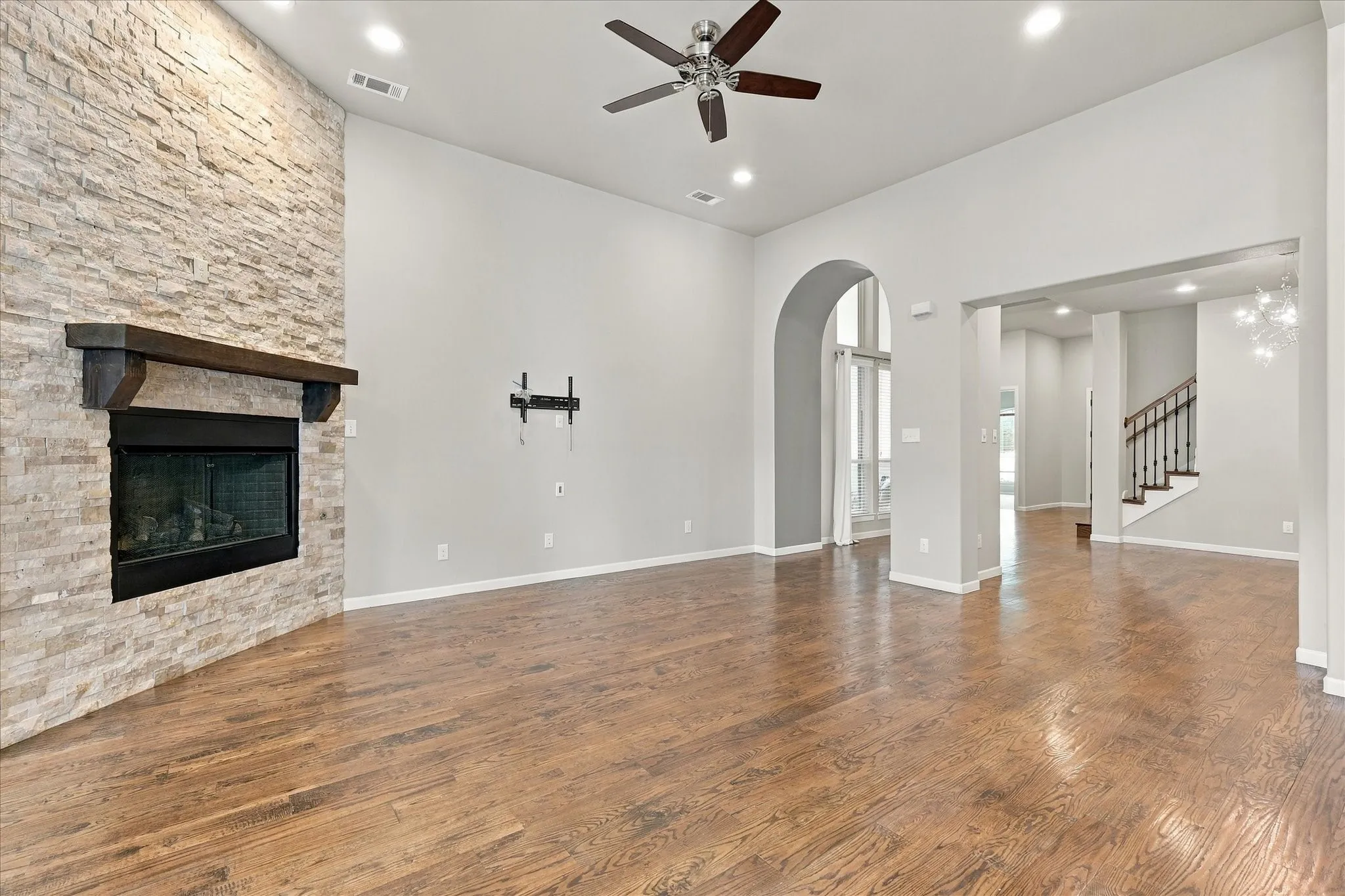 Single Family Residence For Sale in Denton County , 304 Thistle Ridge, Denton, Texas 76210, 3 Bedroom, 4 Bathroom, 2 Garage spaces, 3,188 Sqft, built in 2015, mls#21413205, Real Estate Agent in Denton, Homes For Sale in Denton county, Homes For Sale in Denton, Realtor in Denton Texas, Real Estate Brokerage Independent Realty Texas, Luminita Cordes Realtor