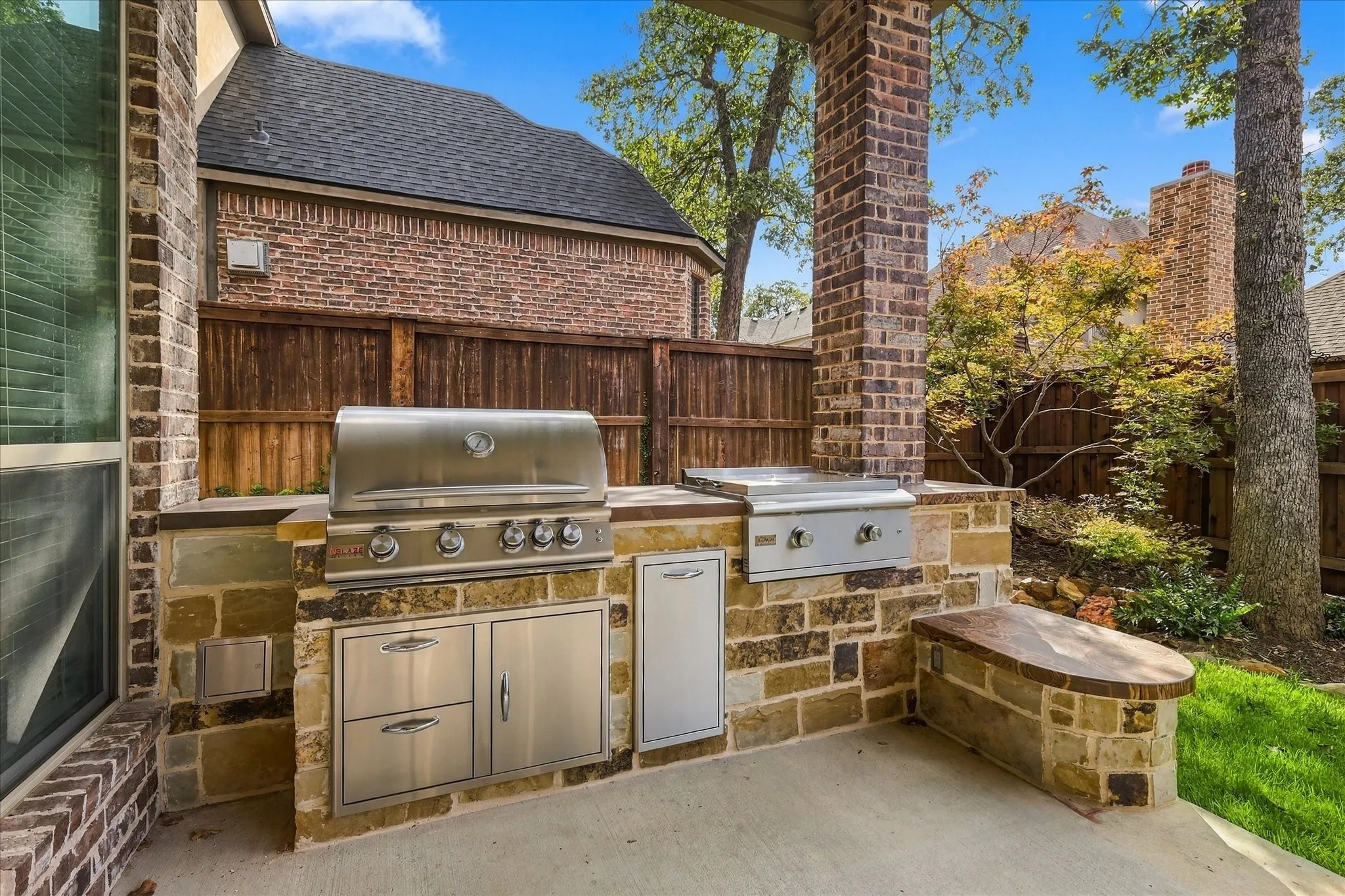 Single Family Residence For Sale in Denton County , 304 Thistle Ridge, Denton, Texas 76210, 3 Bedroom, 4 Bathroom, 2 Garage spaces, 3,188 Sqft, built in 2015, mls#21413205, Real Estate Agent in Denton, Homes For Sale in Denton county, Homes For Sale in Denton, Realtor in Denton Texas, Real Estate Brokerage Independent Realty Texas, Luminita Cordes Realtor