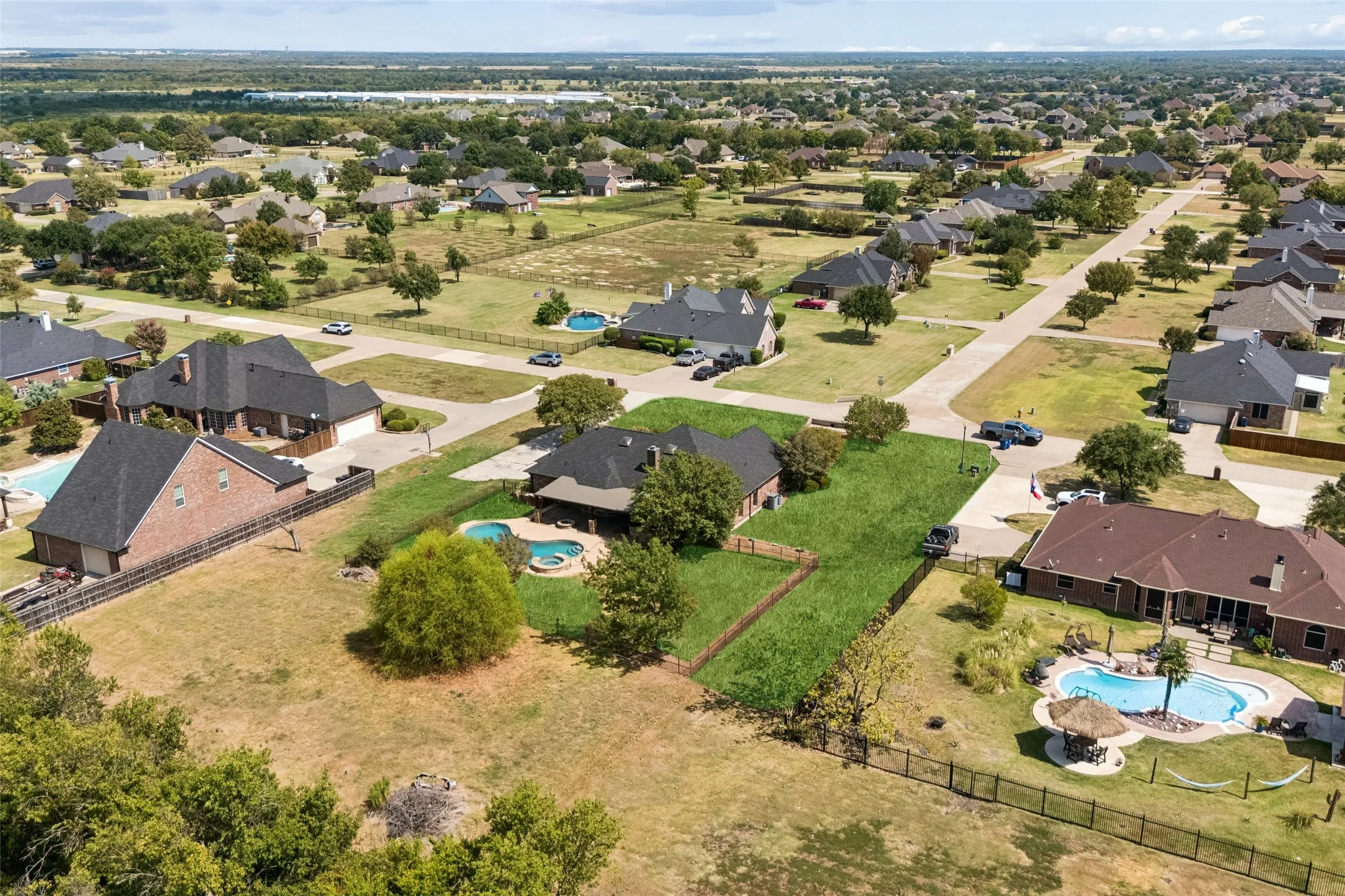 Single Family Residence For Sale in Kaufman County , 10377 W Dublin Drive, Forney, Texas 75126, 3 Bedroom, 4 Bathroom, 2 Garage spaces, 2,266 Sqft, built in 1999, mls#21412915, Real Estate Agent in Forney, Homes For Sale in Kaufman county, Homes For Sale in Forney, Realtor in Forney Texas, Real Estate Brokerage Independent Realty Texas, Luminita Cordes Realtor