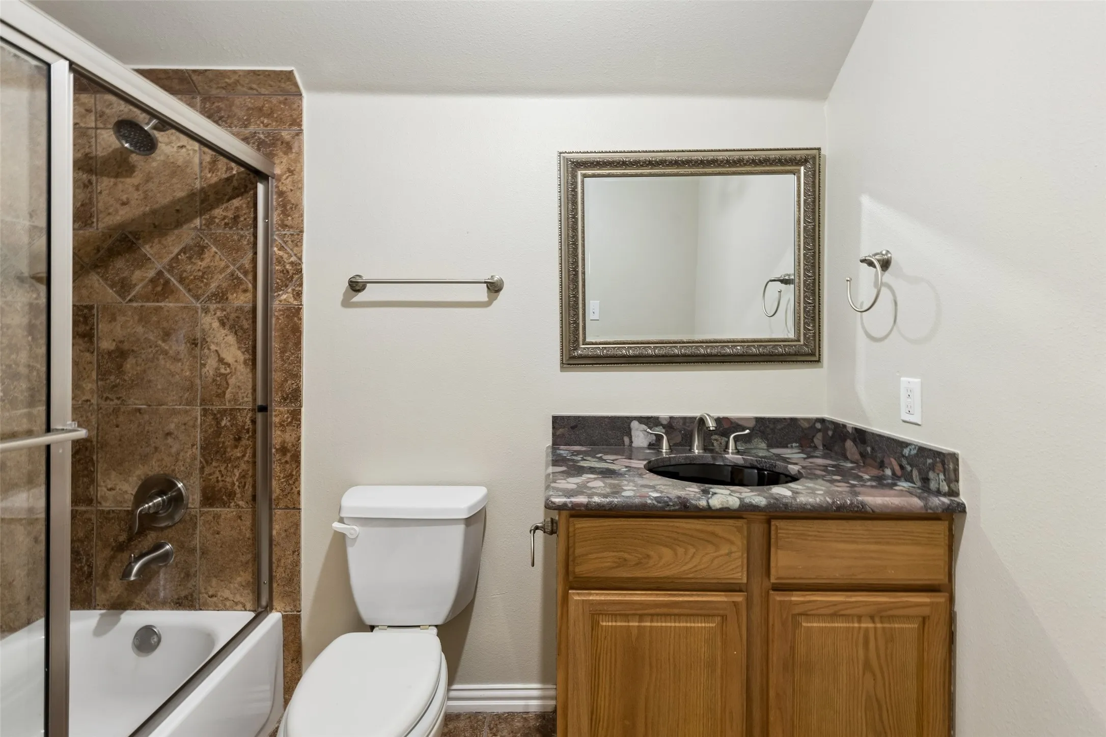 Single Family Residence For Sale in Kaufman County , 10377 W Dublin Drive, Forney, Texas 75126, 3 Bedroom, 4 Bathroom, 2 Garage spaces, 2,266 Sqft, built in 1999, mls#21412915, Real Estate Agent in Forney, Homes For Sale in Kaufman county, Homes For Sale in Forney, Realtor in Forney Texas, Real Estate Brokerage Independent Realty Texas, Luminita Cordes Realtor
