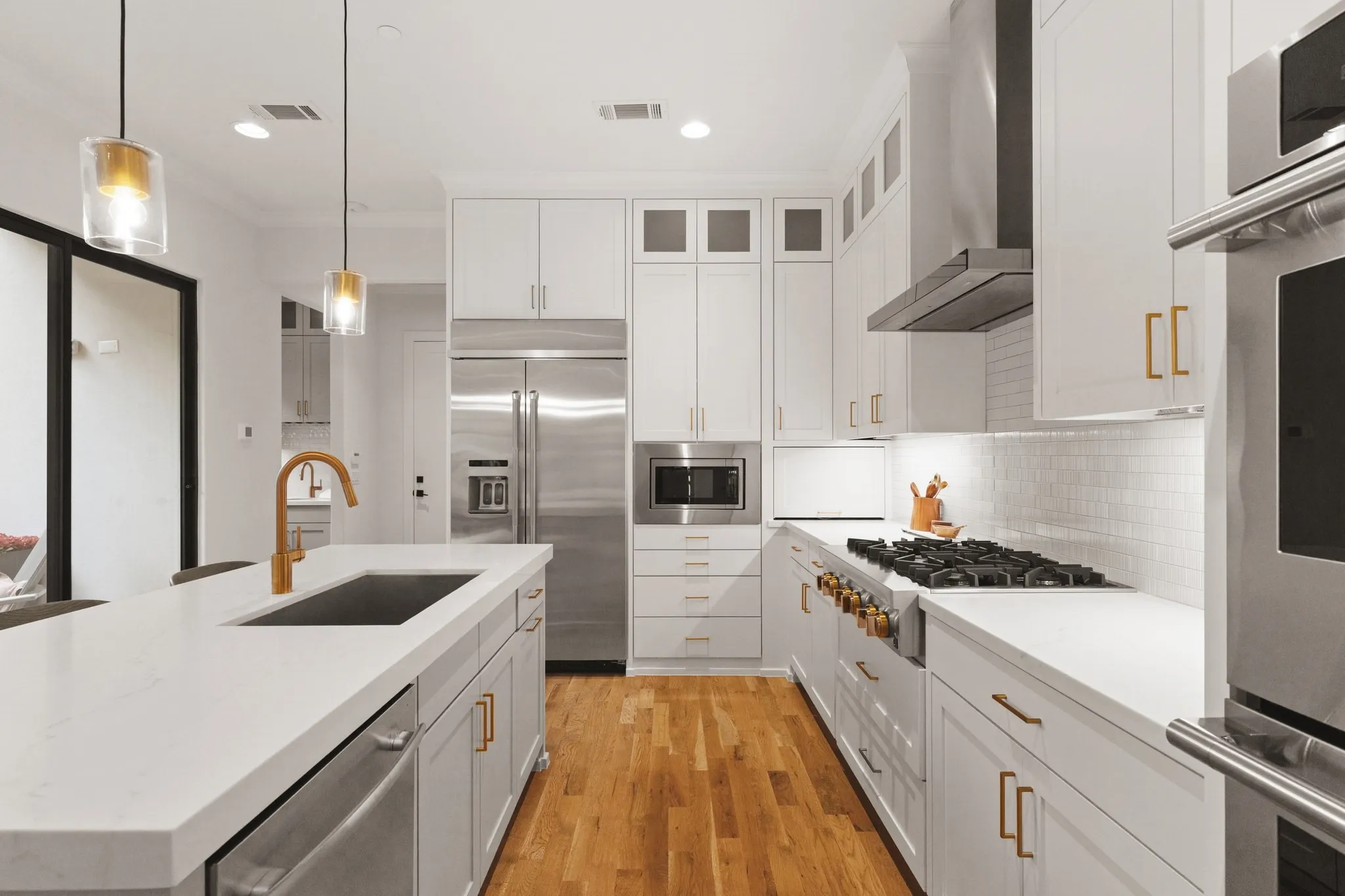 Single Family Residence For Sale in Dallas County , 4333 Emerson Avenue, University Park, Texas 75205, 4 Bedroom, 5 Bathroom, 2 Garage spaces, 3,427 Sqft, built in 2020, mls#21412650, Real Estate Agent in University Park, Homes For Sale in Dallas county, Homes For Sale in University Park, Realtor in University Park Texas, Real Estate Brokerage Independent Realty Texas, Luminita Cordes Realtor