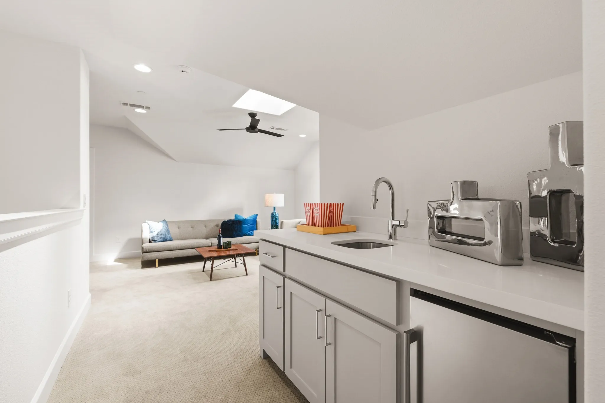 Single Family Residence For Sale in Dallas County , 4333 Emerson Avenue, University Park, Texas 75205, 4 Bedroom, 5 Bathroom, 2 Garage spaces, 3,427 Sqft, built in 2020, mls#21412650, Real Estate Agent in University Park, Homes For Sale in Dallas county, Homes For Sale in University Park, Realtor in University Park Texas, Real Estate Brokerage Independent Realty Texas, Luminita Cordes Realtor