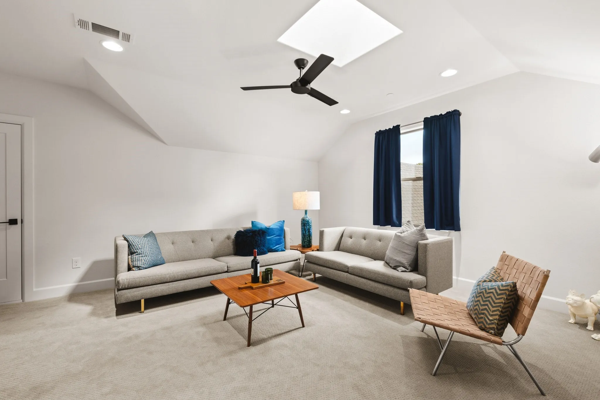 Single Family Residence For Sale in Dallas County , 4333 Emerson Avenue, University Park, Texas 75205, 4 Bedroom, 5 Bathroom, 2 Garage spaces, 3,427 Sqft, built in 2020, mls#21412650, Real Estate Agent in University Park, Homes For Sale in Dallas county, Homes For Sale in University Park, Realtor in University Park Texas, Real Estate Brokerage Independent Realty Texas, Luminita Cordes Realtor