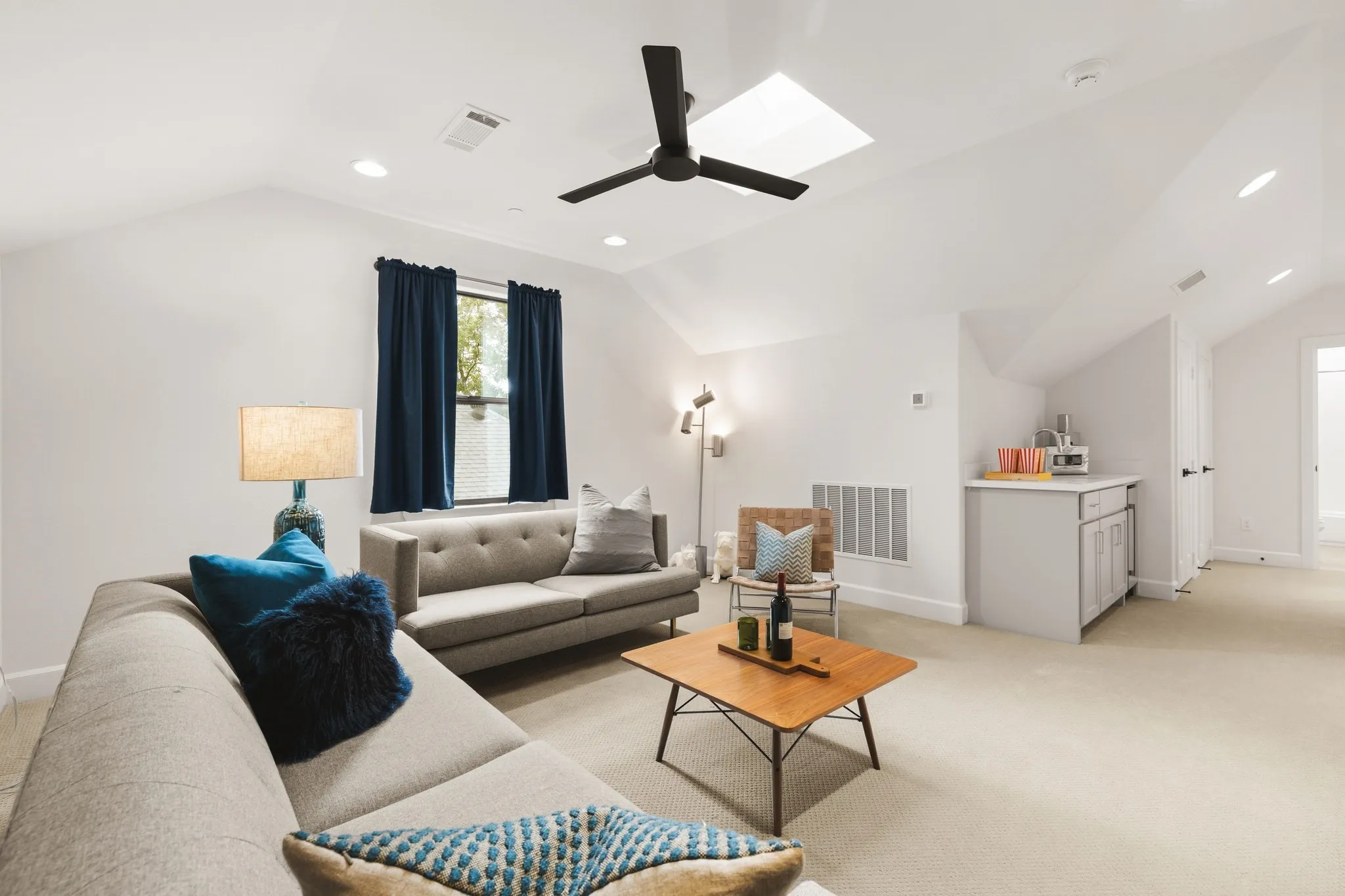 Single Family Residence For Sale in Dallas County , 4333 Emerson Avenue, University Park, Texas 75205, 4 Bedroom, 5 Bathroom, 2 Garage spaces, 3,427 Sqft, built in 2020, mls#21412650, Real Estate Agent in University Park, Homes For Sale in Dallas county, Homes For Sale in University Park, Realtor in University Park Texas, Real Estate Brokerage Independent Realty Texas, Luminita Cordes Realtor