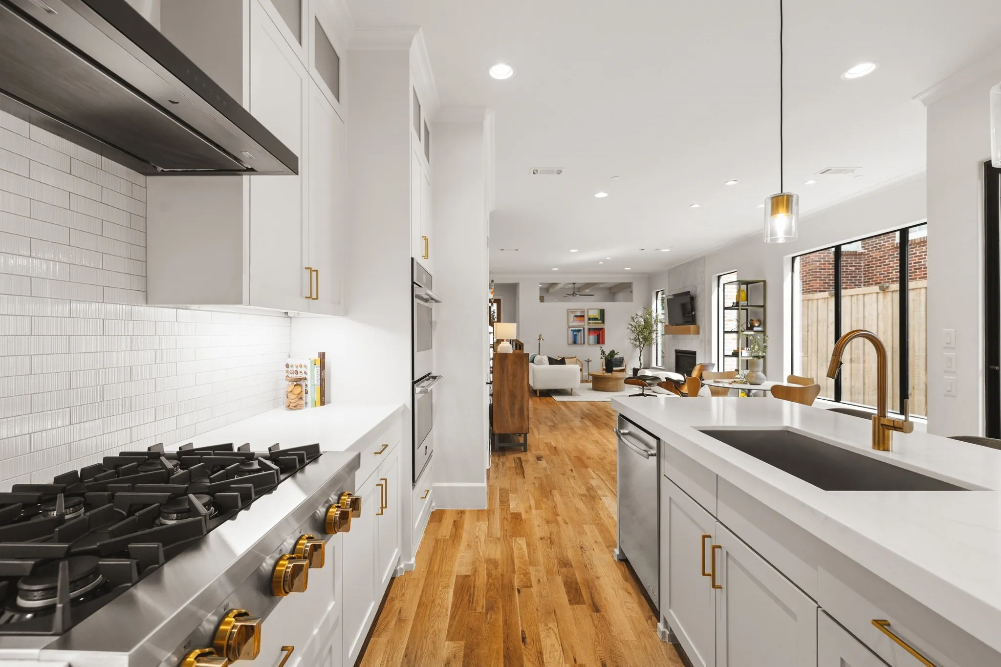 Single Family Residence For Sale in Dallas County , 4333 Emerson Avenue, University Park, Texas 75205, 4 Bedroom, 5 Bathroom, 2 Garage spaces, 3,427 Sqft, built in 2020, mls#21412650, Real Estate Agent in University Park, Homes For Sale in Dallas county, Homes For Sale in University Park, Realtor in University Park Texas, Real Estate Brokerage Independent Realty Texas, Luminita Cordes Realtor
