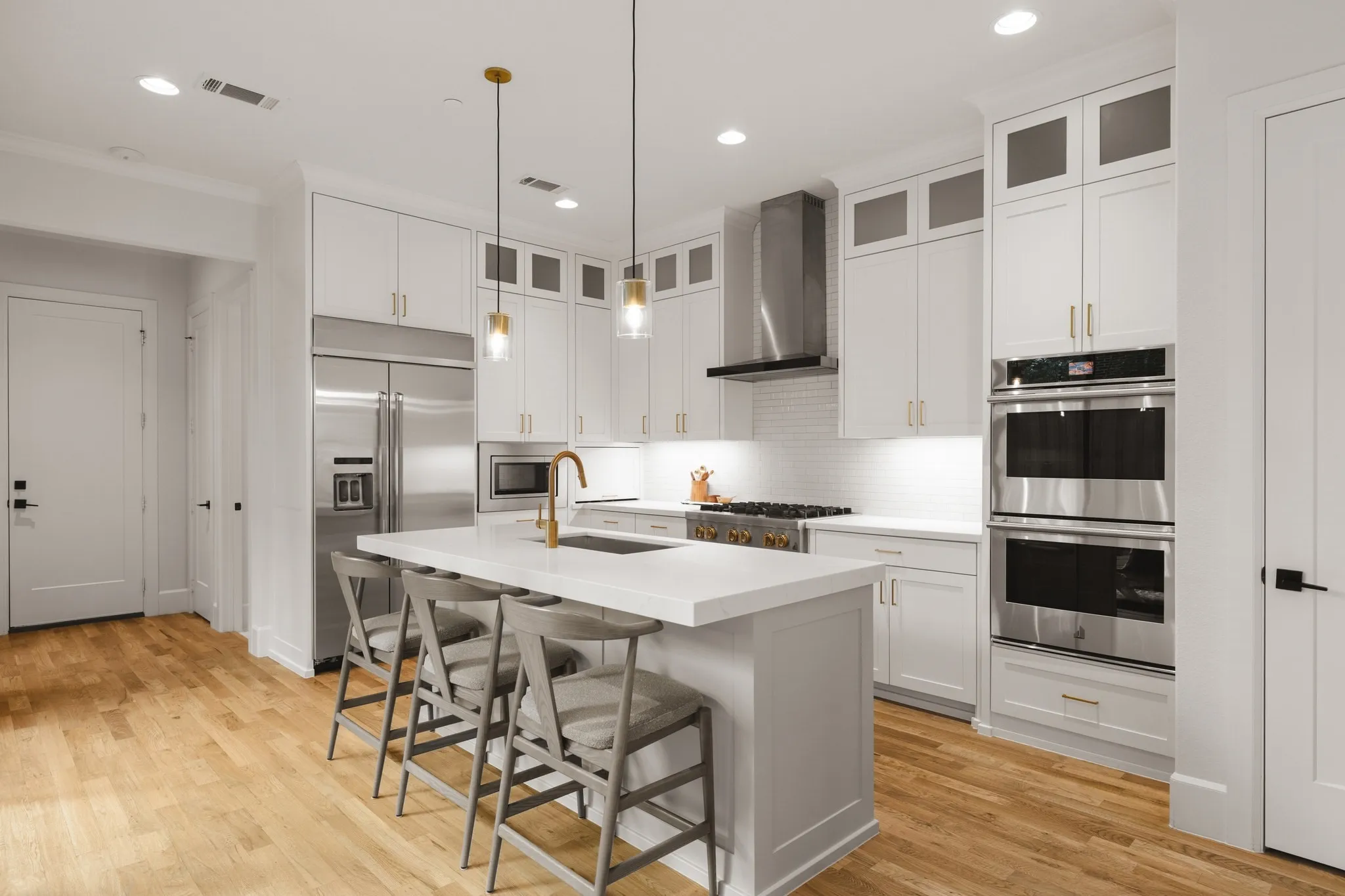 Single Family Residence For Sale in Dallas County , 4333 Emerson Avenue, University Park, Texas 75205, 4 Bedroom, 5 Bathroom, 2 Garage spaces, 3,427 Sqft, built in 2020, mls#21412650, Real Estate Agent in University Park, Homes For Sale in Dallas county, Homes For Sale in University Park, Realtor in University Park Texas, Real Estate Brokerage Independent Realty Texas, Luminita Cordes Realtor