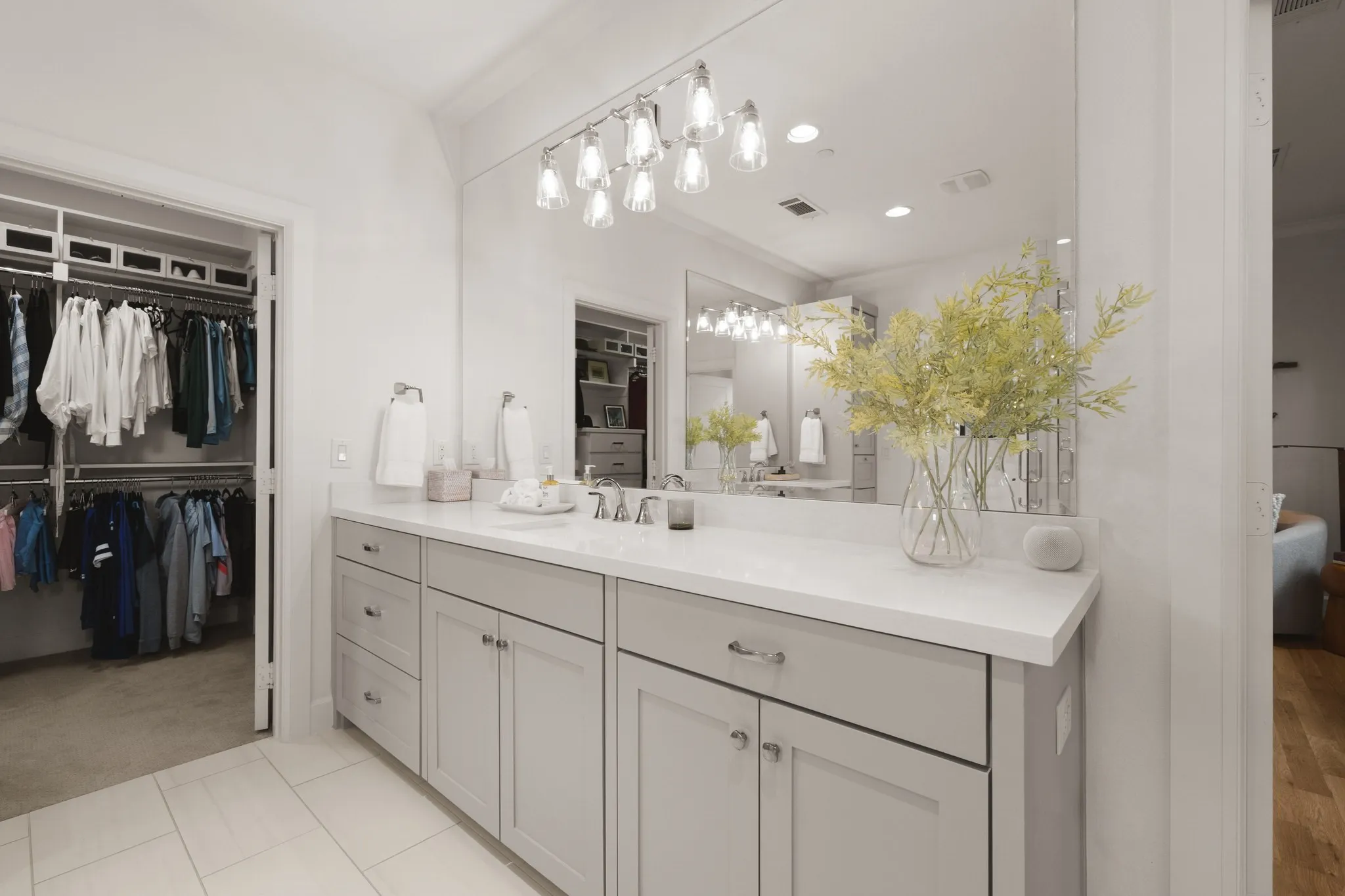 Single Family Residence For Sale in Dallas County , 4333 Emerson Avenue, University Park, Texas 75205, 4 Bedroom, 5 Bathroom, 2 Garage spaces, 3,427 Sqft, built in 2020, mls#21412650, Real Estate Agent in University Park, Homes For Sale in Dallas county, Homes For Sale in University Park, Realtor in University Park Texas, Real Estate Brokerage Independent Realty Texas, Luminita Cordes Realtor