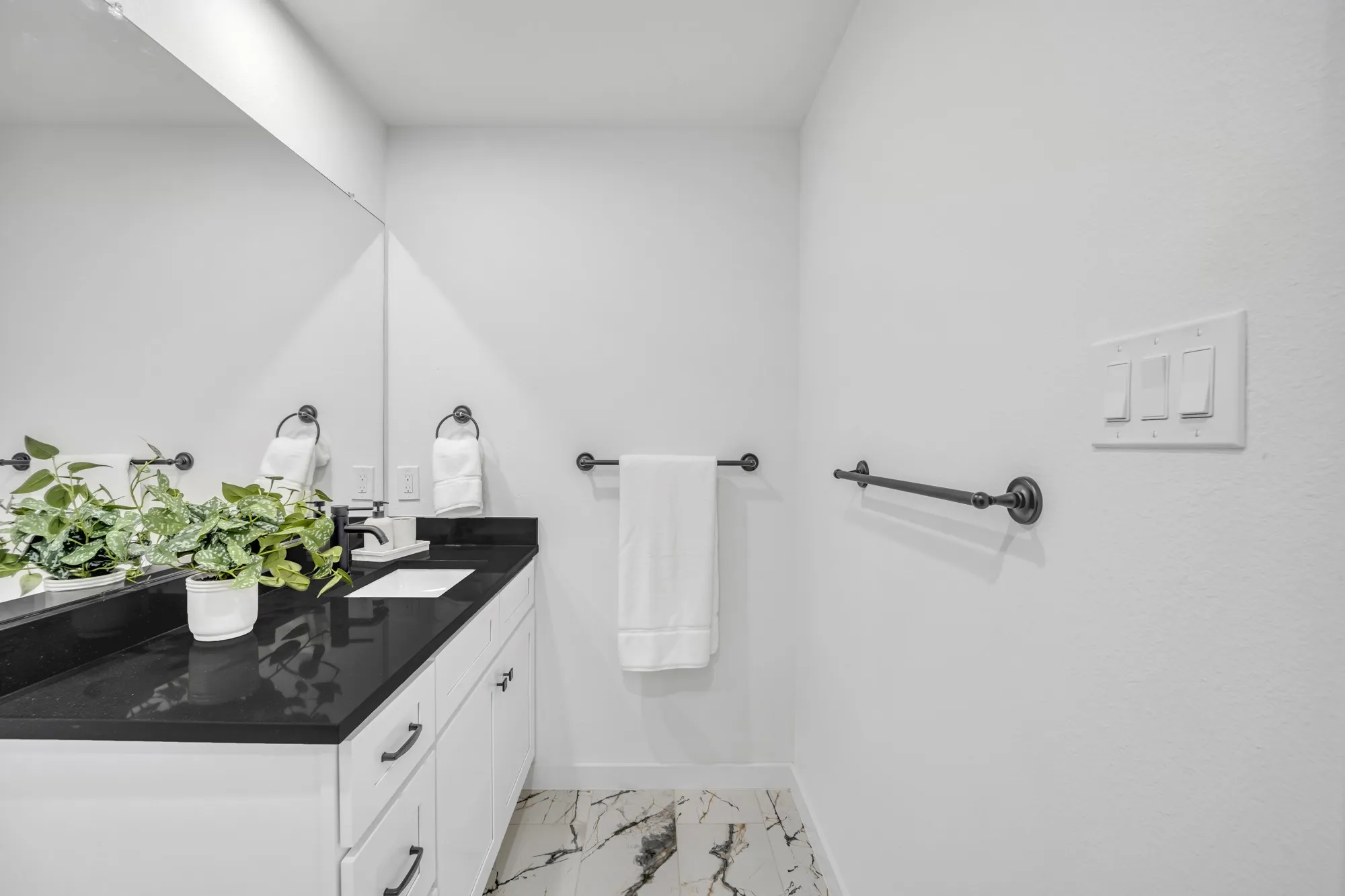 Condominium For Rent in Dallas County , 5806 Bryan Parkway 104, Dallas, Texas 75206, 2 Bedroom, 3 Bathroom, 2 Garage spaces, 1,500 Sqft, built in 2025, mls#21413784, Real Estate Agent in Dallas, Homes For Rent in Dallas county, Homes For Rent in Dallas, Realtor in Dallas Texas, Real Estate Brokerage Independent Realty Texas, Luminita Cordes Realtor