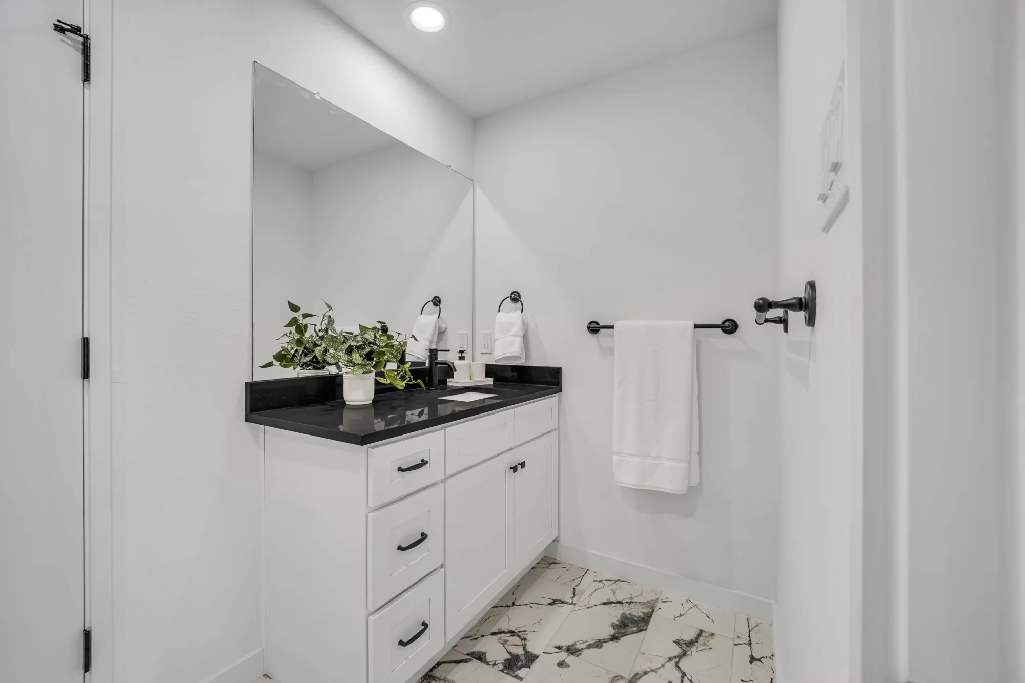 Condominium For Rent in Dallas County , 5806 Bryan Parkway 104, Dallas, Texas 75206, 2 Bedroom, 3 Bathroom, 2 Garage spaces, 1,500 Sqft, built in 2025, mls#21413784, Real Estate Agent in Dallas, Homes For Rent in Dallas county, Homes For Rent in Dallas, Realtor in Dallas Texas, Real Estate Brokerage Independent Realty Texas, Luminita Cordes Realtor