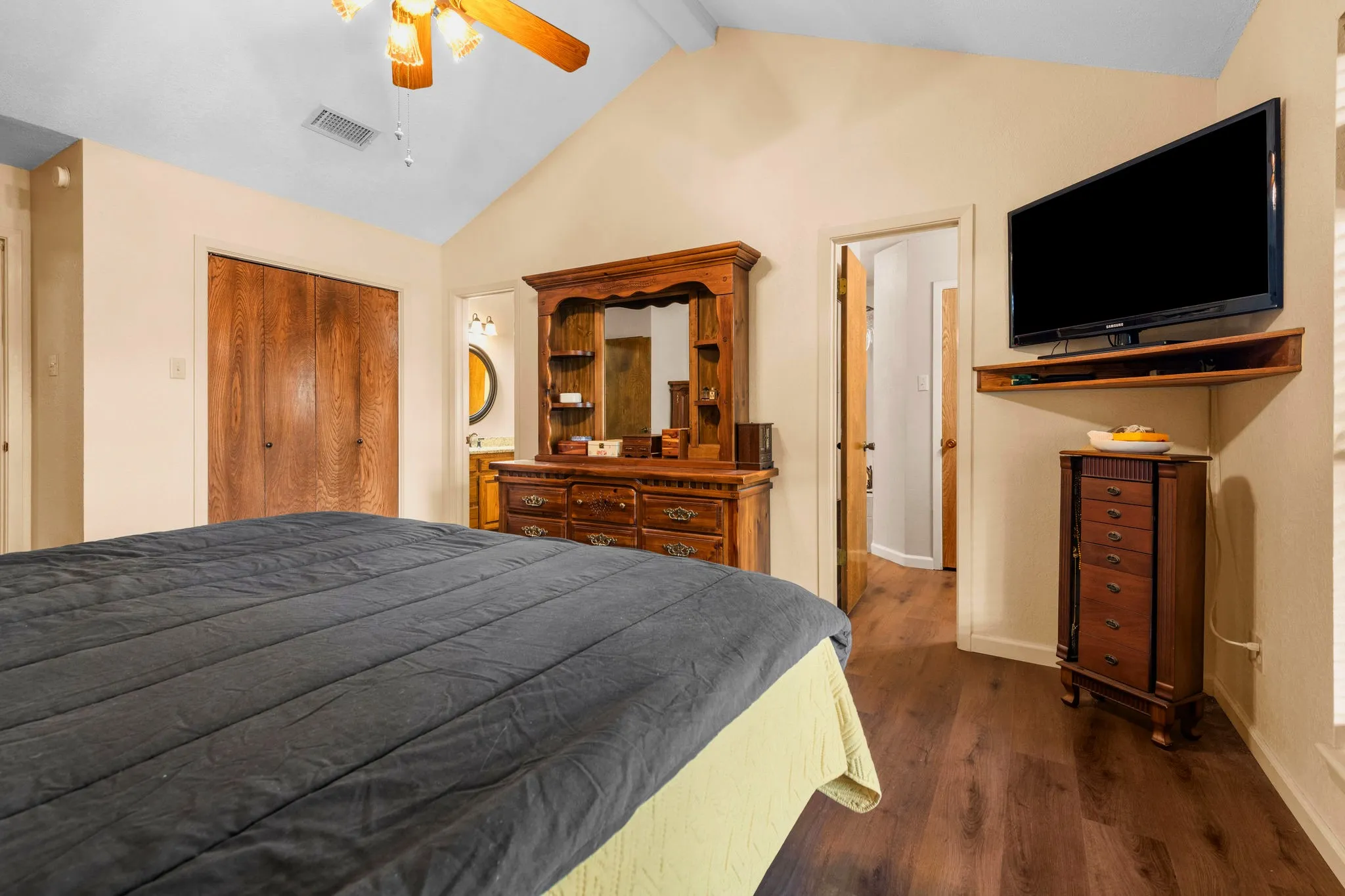 A double-door closet, a doorway to the en-suite, and newly laid luxury vinyl plank floors keep mornings effortless.