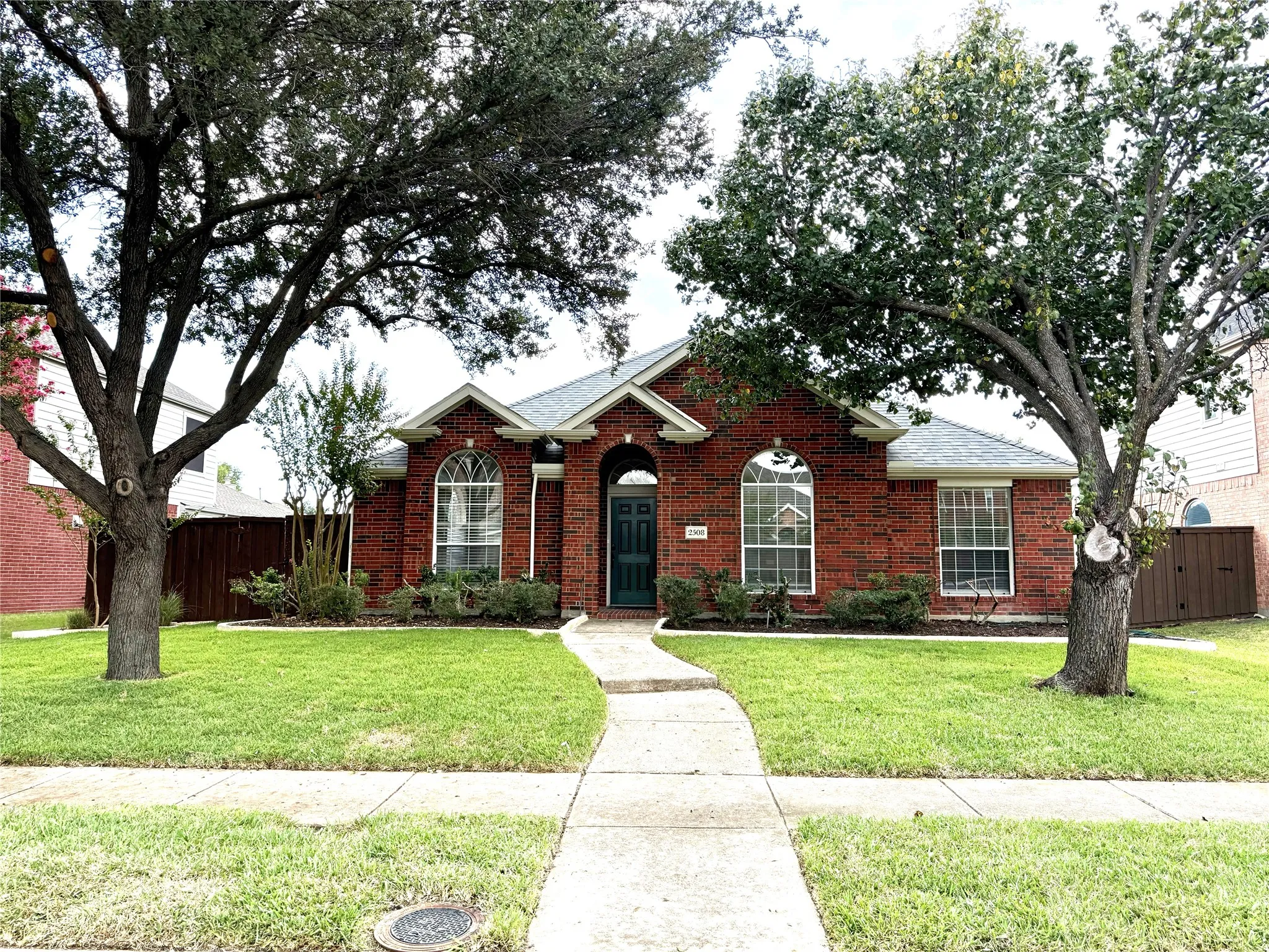 Single Family Residence For Sale in Collin County , 2508 Deer Horn Drive, Plano, Texas 75025, 4 Bedroom, 2 Bathroom, 2 Garage spaces, 2,070 Sqft, built in 1998, mls#21410225, Real Estate Agent in Plano, Homes For Sale in Collin county, Homes For Sale in Plano, Realtor in Plano Texas, Real Estate Brokerage Independent Realty Texas, Luminita Cordes Realtor