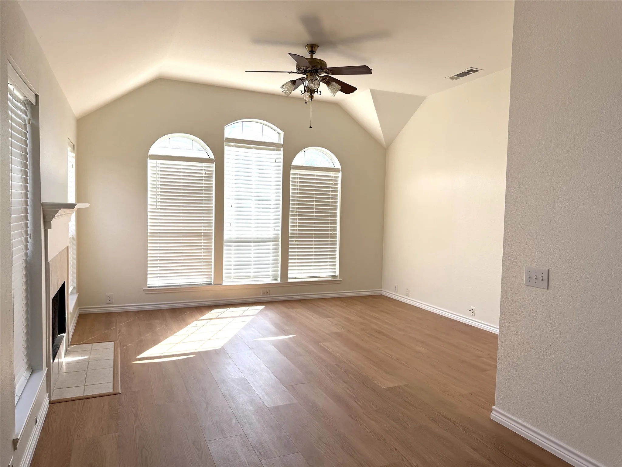 Single Family Residence For Sale in Collin County , 2508 Deer Horn Drive, Plano, Texas 75025, 4 Bedroom, 2 Bathroom, 2 Garage spaces, 2,070 Sqft, built in 1998, mls#21410225, Real Estate Agent in Plano, Homes For Sale in Collin county, Homes For Sale in Plano, Realtor in Plano Texas, Real Estate Brokerage Independent Realty Texas, Luminita Cordes Realtor