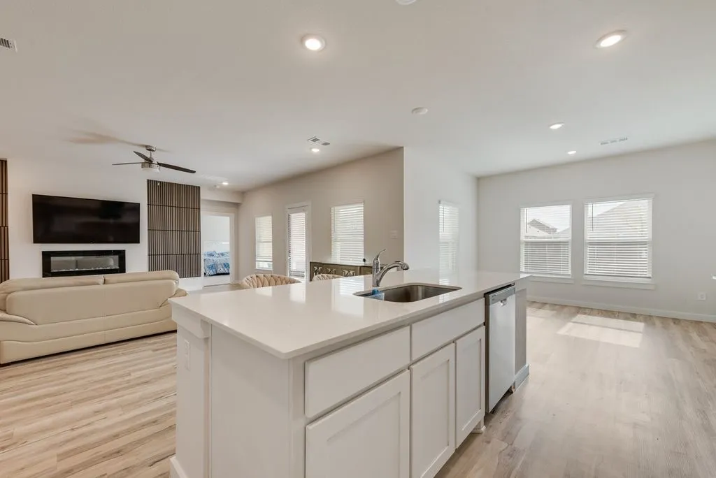 Single Family Residence For Sale in Kaufman County , 801 Vineyard Way, Forney, Texas 75126, 4 Bedroom, 3 Bathroom, 3 Garage spaces, 2,515 Sqft, built in 2024, mls#21409564, Real Estate Agent in Forney, Homes For Sale in Kaufman county, Homes For Sale in Forney, Realtor in Forney Texas, Real Estate Brokerage Independent Realty Texas, Luminita Cordes Realtor