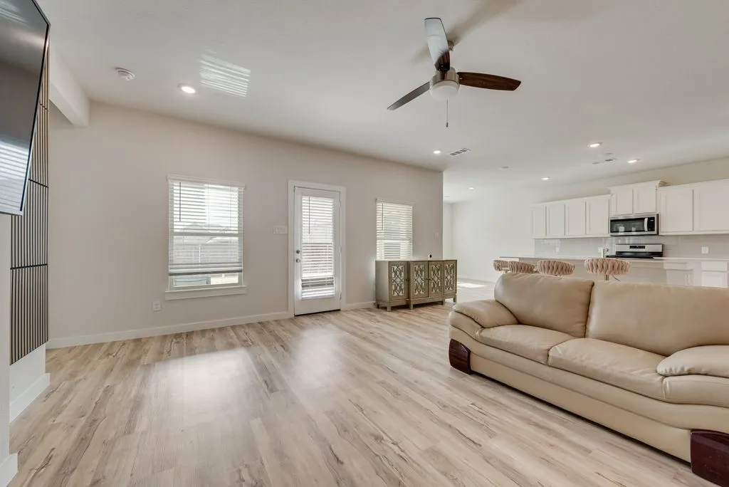Single Family Residence For Sale in Kaufman County , 801 Vineyard Way, Forney, Texas 75126, 4 Bedroom, 3 Bathroom, 3 Garage spaces, 2,515 Sqft, built in 2024, mls#21409564, Real Estate Agent in Forney, Homes For Sale in Kaufman county, Homes For Sale in Forney, Realtor in Forney Texas, Real Estate Brokerage Independent Realty Texas, Luminita Cordes Realtor