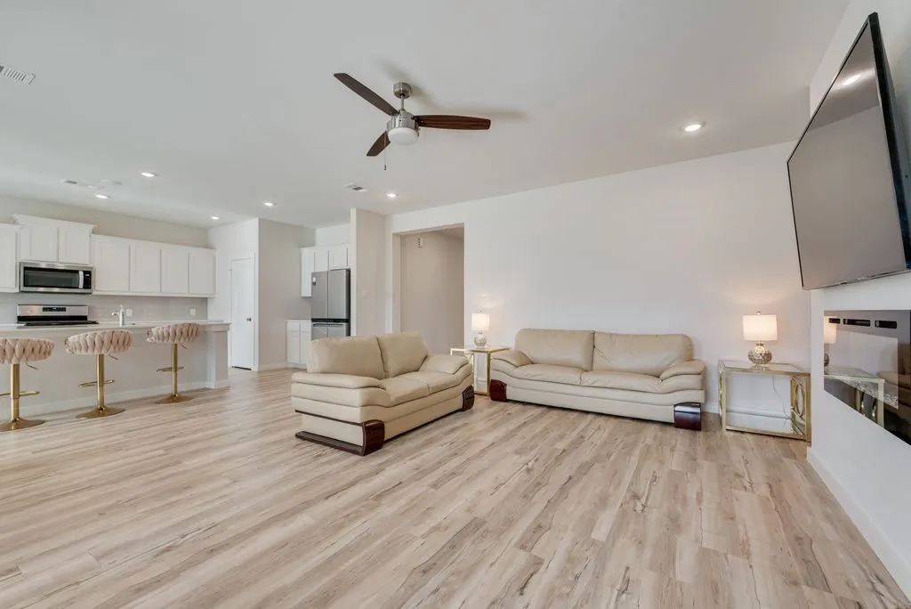 Single Family Residence For Sale in Kaufman County , 801 Vineyard Way, Forney, Texas 75126, 4 Bedroom, 3 Bathroom, 3 Garage spaces, 2,515 Sqft, built in 2024, mls#21409564, Real Estate Agent in Forney, Homes For Sale in Kaufman county, Homes For Sale in Forney, Realtor in Forney Texas, Real Estate Brokerage Independent Realty Texas, Luminita Cordes Realtor
