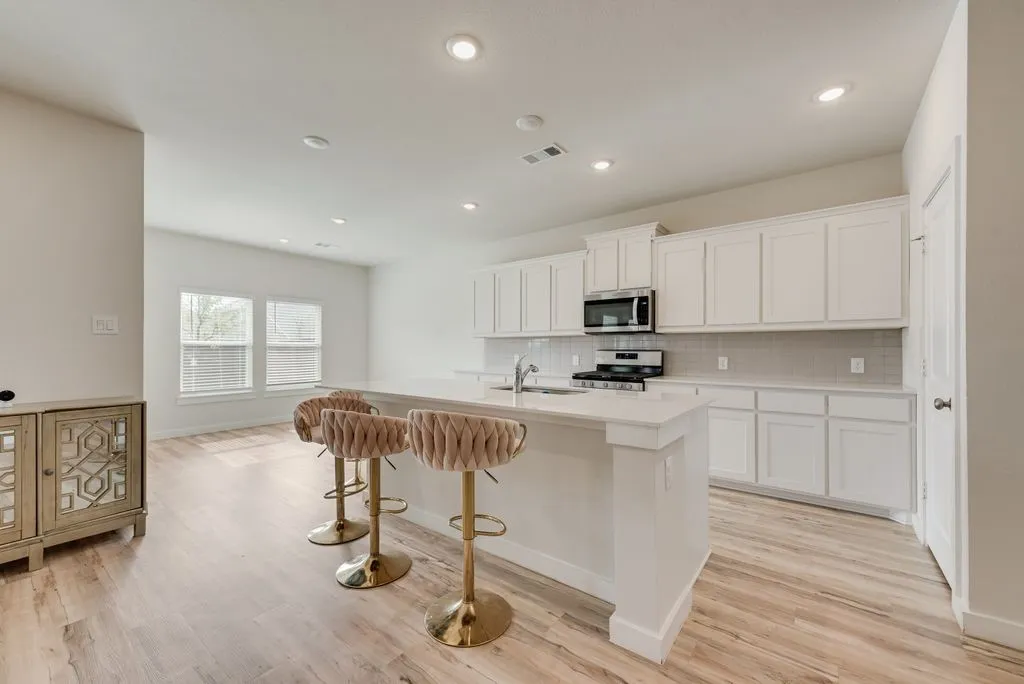 Single Family Residence For Sale in Kaufman County , 801 Vineyard Way, Forney, Texas 75126, 4 Bedroom, 3 Bathroom, 3 Garage spaces, 2,515 Sqft, built in 2024, mls#21409564, Real Estate Agent in Forney, Homes For Sale in Kaufman county, Homes For Sale in Forney, Realtor in Forney Texas, Real Estate Brokerage Independent Realty Texas, Luminita Cordes Realtor