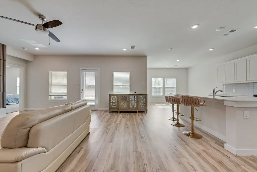 Single Family Residence For Sale in Kaufman County , 801 Vineyard Way, Forney, Texas 75126, 4 Bedroom, 3 Bathroom, 3 Garage spaces, 2,515 Sqft, built in 2024, mls#21409564, Real Estate Agent in Forney, Homes For Sale in Kaufman county, Homes For Sale in Forney, Realtor in Forney Texas, Real Estate Brokerage Independent Realty Texas, Luminita Cordes Realtor
