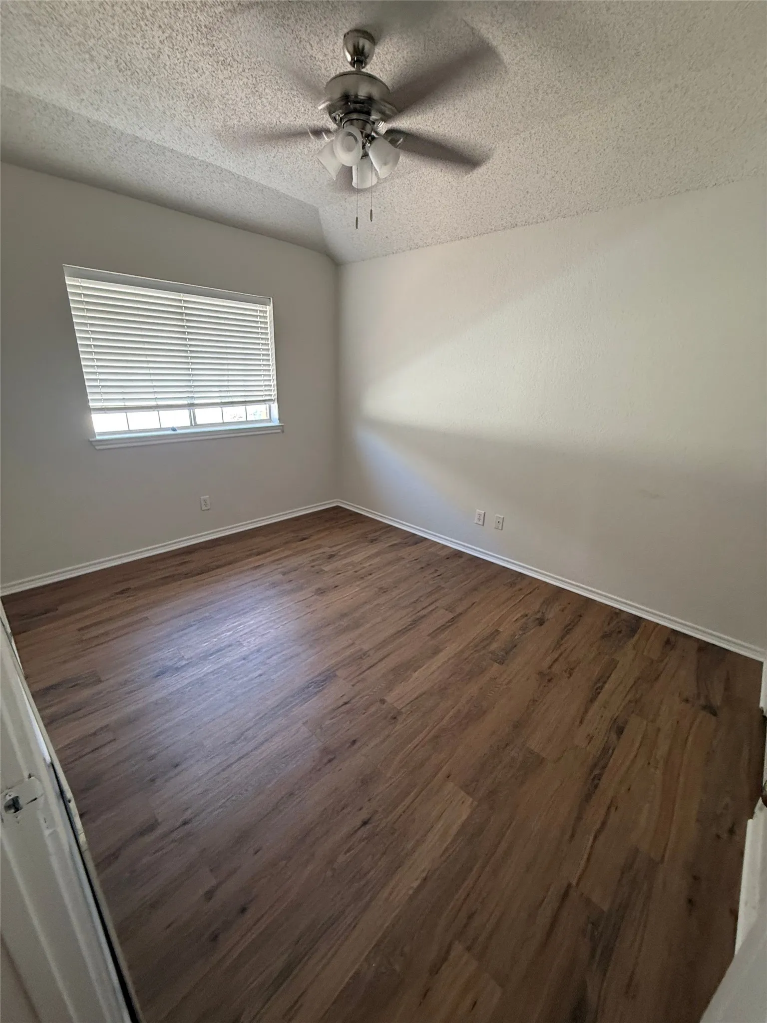 Single Family Residence For Rent in Denton County , 1737 Circle Creek Drive, Lewisville, Texas 75067, 3 Bedroom, 4 Bathroom, 2 Garage spaces, 1,707 Sqft, built in 1992, mls#21411305, Real Estate Agent in Lewisville, Homes For Rent in Denton county, Homes For Rent in Lewisville, Realtor in Lewisville Texas, Real Estate Brokerage Independent Realty Texas, Luminita Cordes Realtor