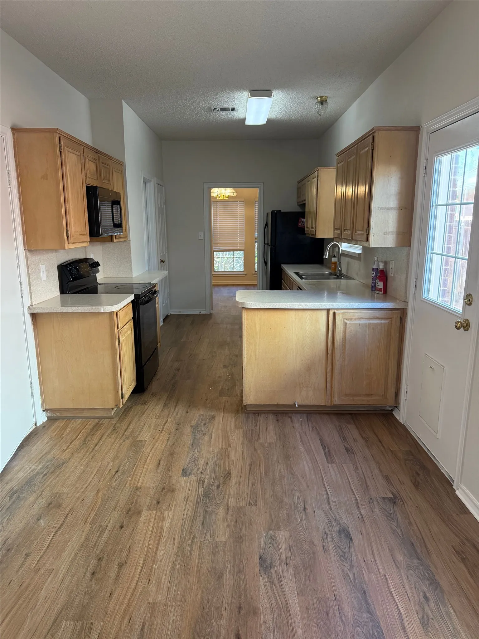 Single Family Residence For Rent in Denton County , 1737 Circle Creek Drive, Lewisville, Texas 75067, 3 Bedroom, 4 Bathroom, 2 Garage spaces, 1,707 Sqft, built in 1992, mls#21411305, Real Estate Agent in Lewisville, Homes For Rent in Denton county, Homes For Rent in Lewisville, Realtor in Lewisville Texas, Real Estate Brokerage Independent Realty Texas, Luminita Cordes Realtor