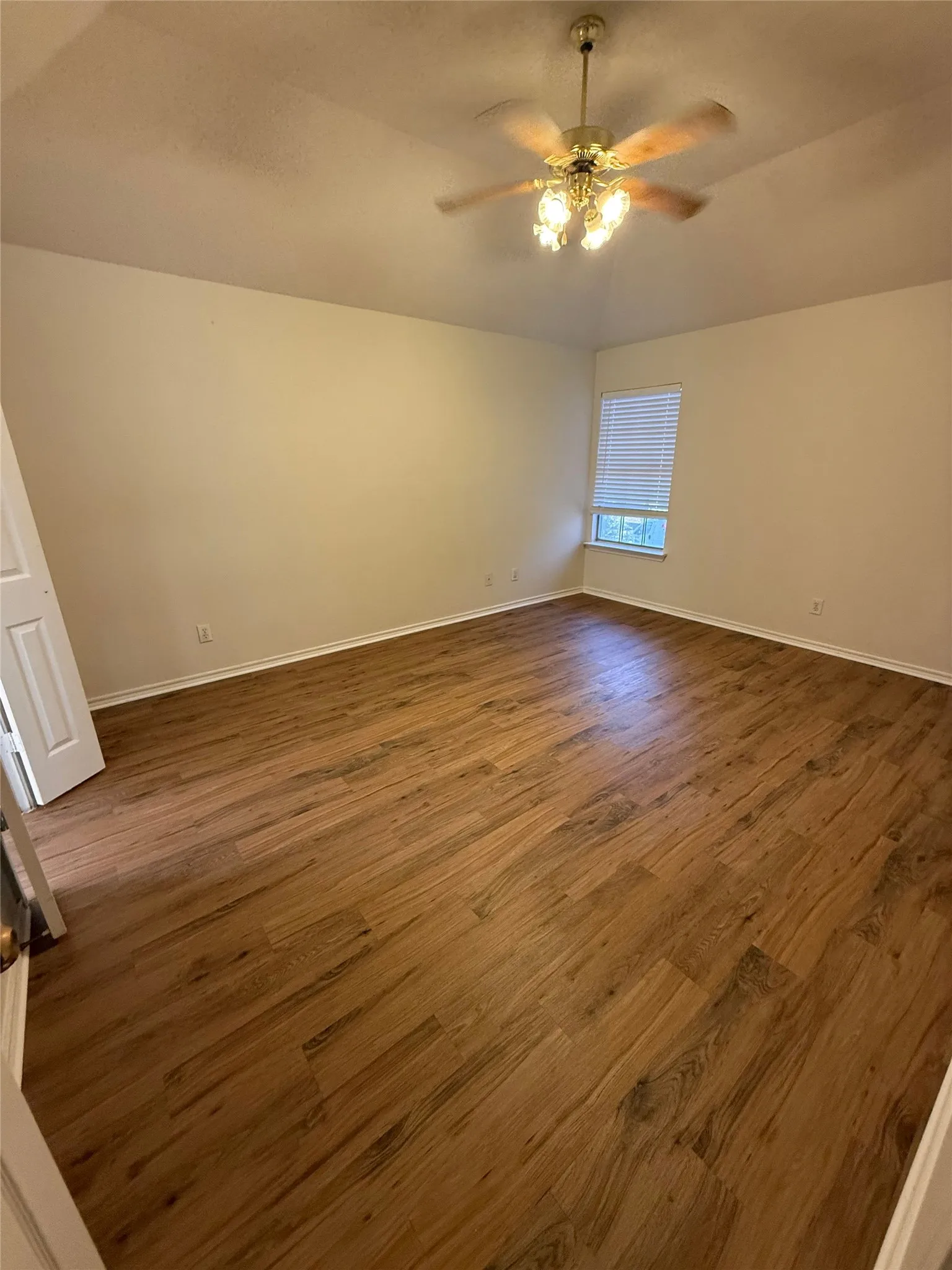 Single Family Residence For Rent in Denton County , 1737 Circle Creek Drive, Lewisville, Texas 75067, 3 Bedroom, 4 Bathroom, 2 Garage spaces, 1,707 Sqft, built in 1992, mls#21411305, Real Estate Agent in Lewisville, Homes For Rent in Denton county, Homes For Rent in Lewisville, Realtor in Lewisville Texas, Real Estate Brokerage Independent Realty Texas, Luminita Cordes Realtor