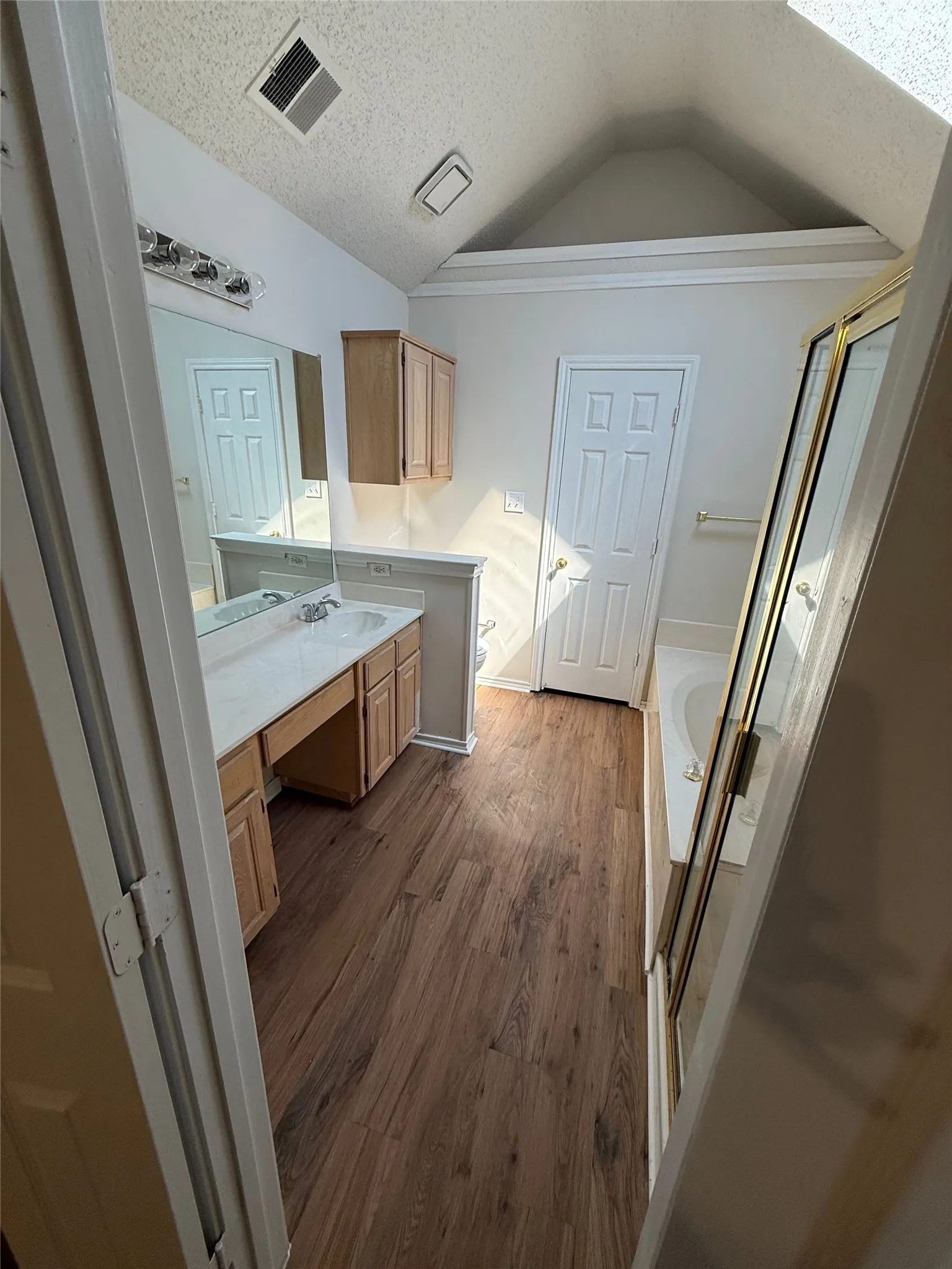 Single Family Residence For Rent in Denton County , 1737 Circle Creek Drive, Lewisville, Texas 75067, 3 Bedroom, 4 Bathroom, 2 Garage spaces, 1,707 Sqft, built in 1992, mls#21411305, Real Estate Agent in Lewisville, Homes For Rent in Denton county, Homes For Rent in Lewisville, Realtor in Lewisville Texas, Real Estate Brokerage Independent Realty Texas, Luminita Cordes Realtor