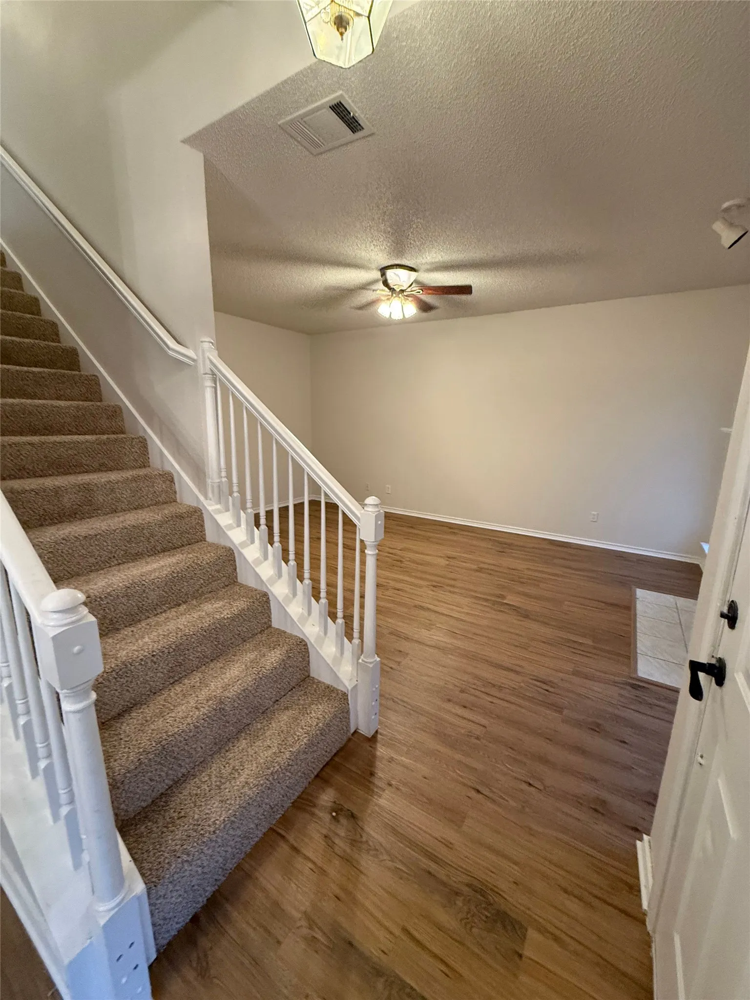 Single Family Residence For Rent in Denton County , 1737 Circle Creek Drive, Lewisville, Texas 75067, 3 Bedroom, 4 Bathroom, 2 Garage spaces, 1,707 Sqft, built in 1992, mls#21411305, Real Estate Agent in Lewisville, Homes For Rent in Denton county, Homes For Rent in Lewisville, Realtor in Lewisville Texas, Real Estate Brokerage Independent Realty Texas, Luminita Cordes Realtor