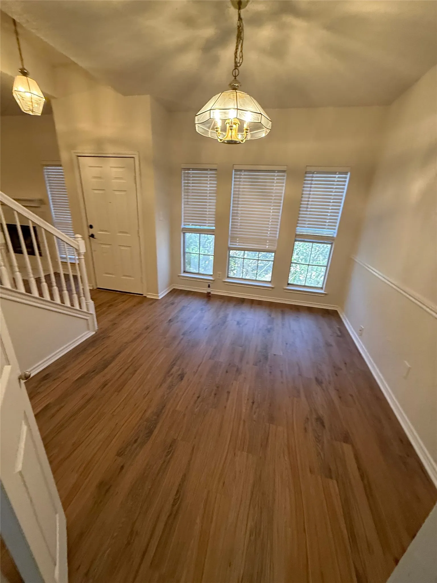 Single Family Residence For Rent in Denton County , 1737 Circle Creek Drive, Lewisville, Texas 75067, 3 Bedroom, 4 Bathroom, 2 Garage spaces, 1,707 Sqft, built in 1992, mls#21411305, Real Estate Agent in Lewisville, Homes For Rent in Denton county, Homes For Rent in Lewisville, Realtor in Lewisville Texas, Real Estate Brokerage Independent Realty Texas, Luminita Cordes Realtor