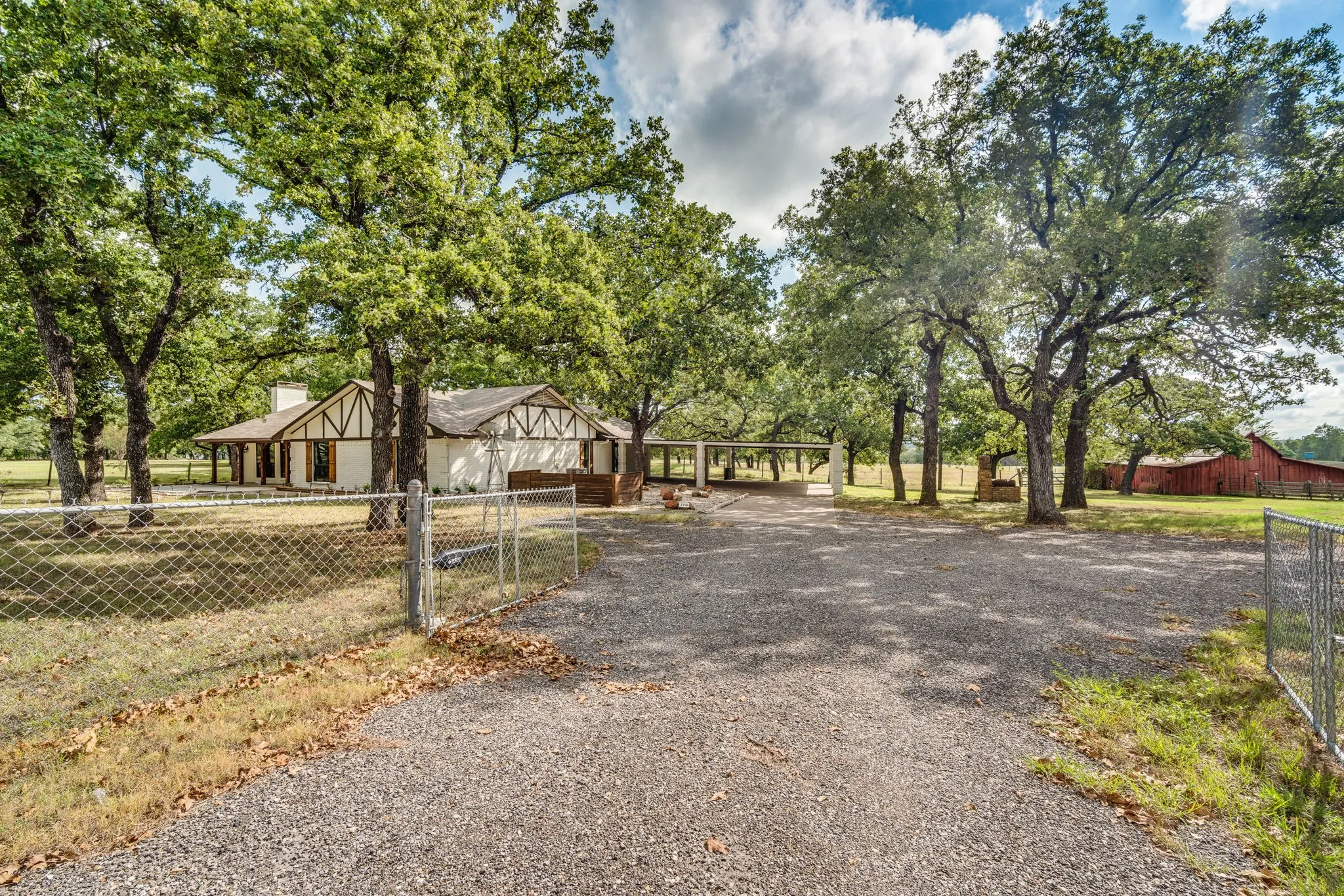 Single Family Residence For Sale in Mc Lennan County , 3754 Ft Graham Road, West, Texas 76691, 3 Bedroom, 3 Bathroom, 6 Garage spaces, 2,588 Sqft, built in 1979, mls#21413808, Real Estate Agent in West, Homes For Sale in Mc Lennan county, Homes For Sale in West, Realtor in West Texas, Real Estate Brokerage Independent Realty Texas, Luminita Cordes Realtor