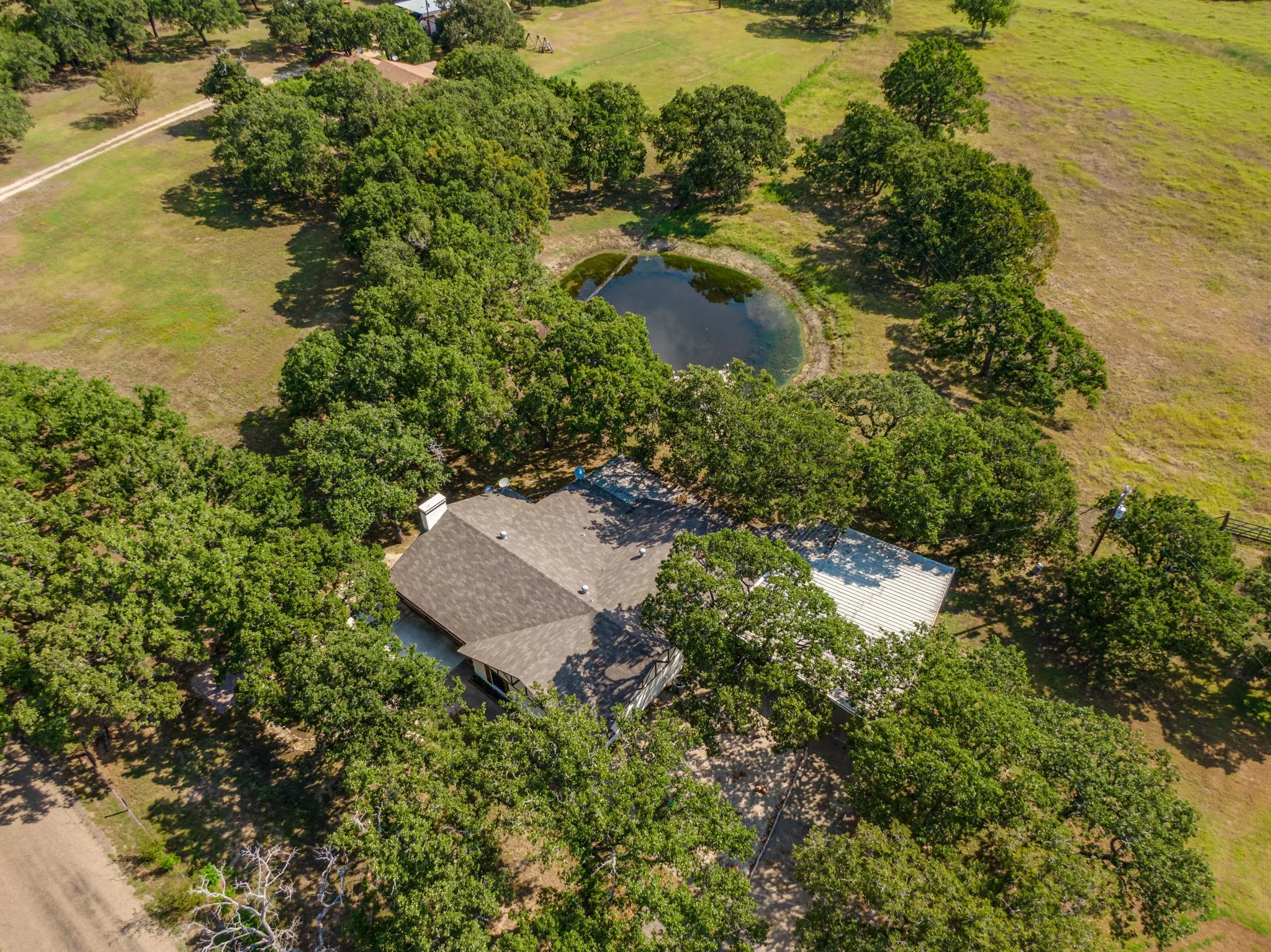 Single Family Residence For Sale in Mc Lennan County , 3754 Ft Graham Road, West, Texas 76691, 3 Bedroom, 3 Bathroom, 6 Garage spaces, 2,588 Sqft, built in 1979, mls#21413808, Real Estate Agent in West, Homes For Sale in Mc Lennan county, Homes For Sale in West, Realtor in West Texas, Real Estate Brokerage Independent Realty Texas, Luminita Cordes Realtor