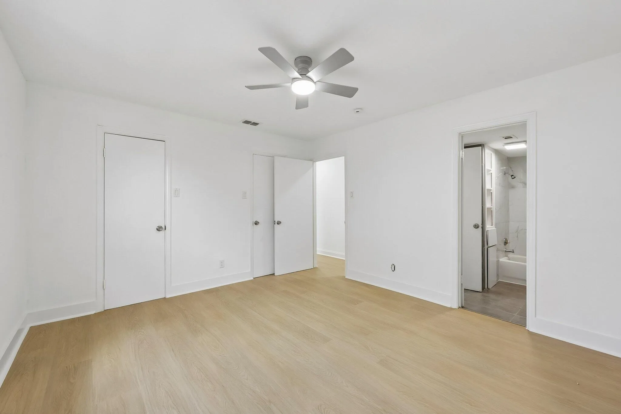 Condominium For Rent in Dallas County , 5050 Matilda Street 225, Dallas, Texas 75206, 2 Bedroom, 2 Bathroom, Garage spaces, 1,055 Sqft, built in 1968, mls#21413828, Real Estate Agent in Dallas, Homes For Rent in Dallas county, Homes For Rent in Dallas, Realtor in Dallas Texas, Real Estate Brokerage Independent Realty Texas, Luminita Cordes Realtor